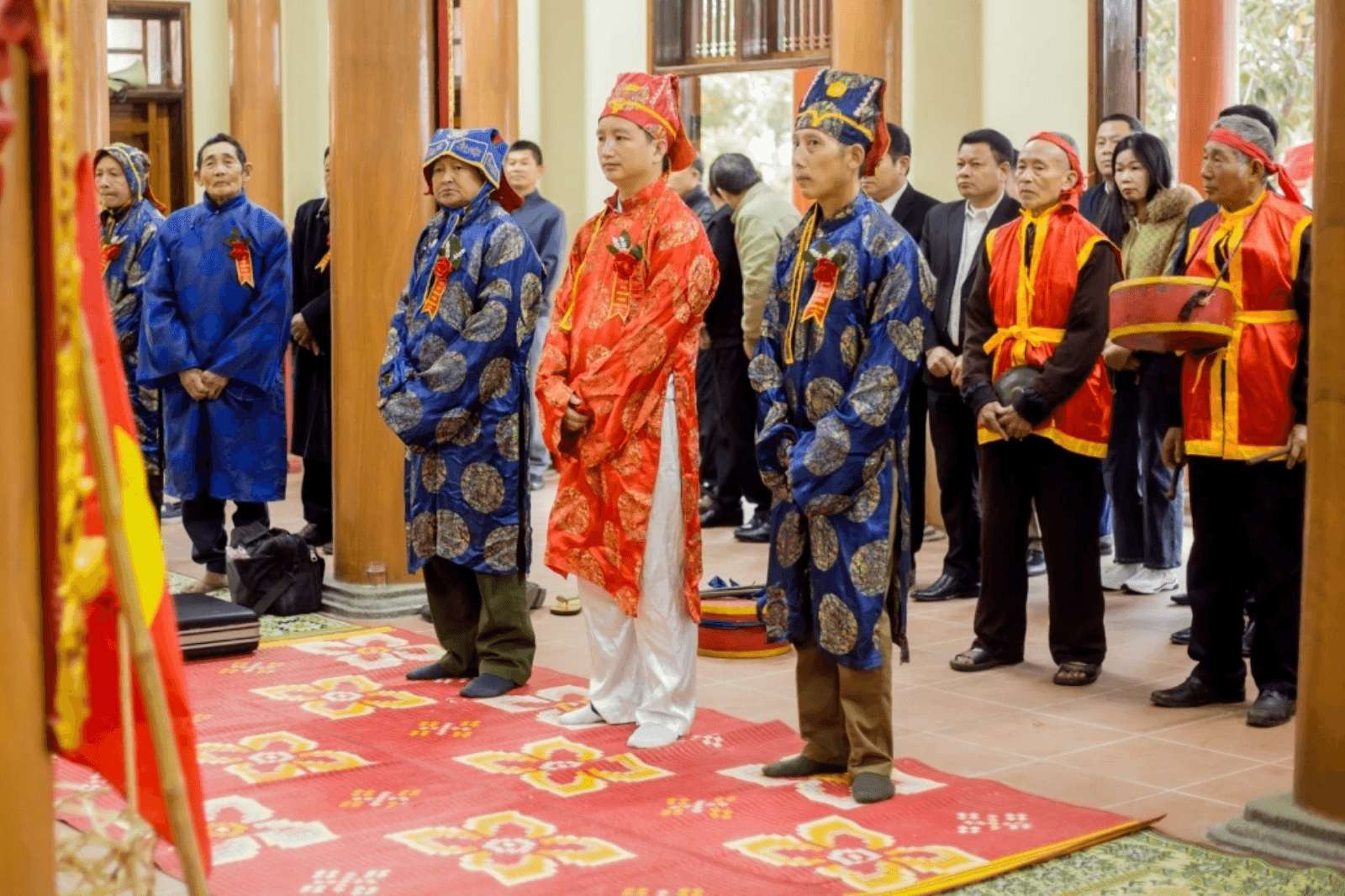 Tại đình làng Tượng Sơn