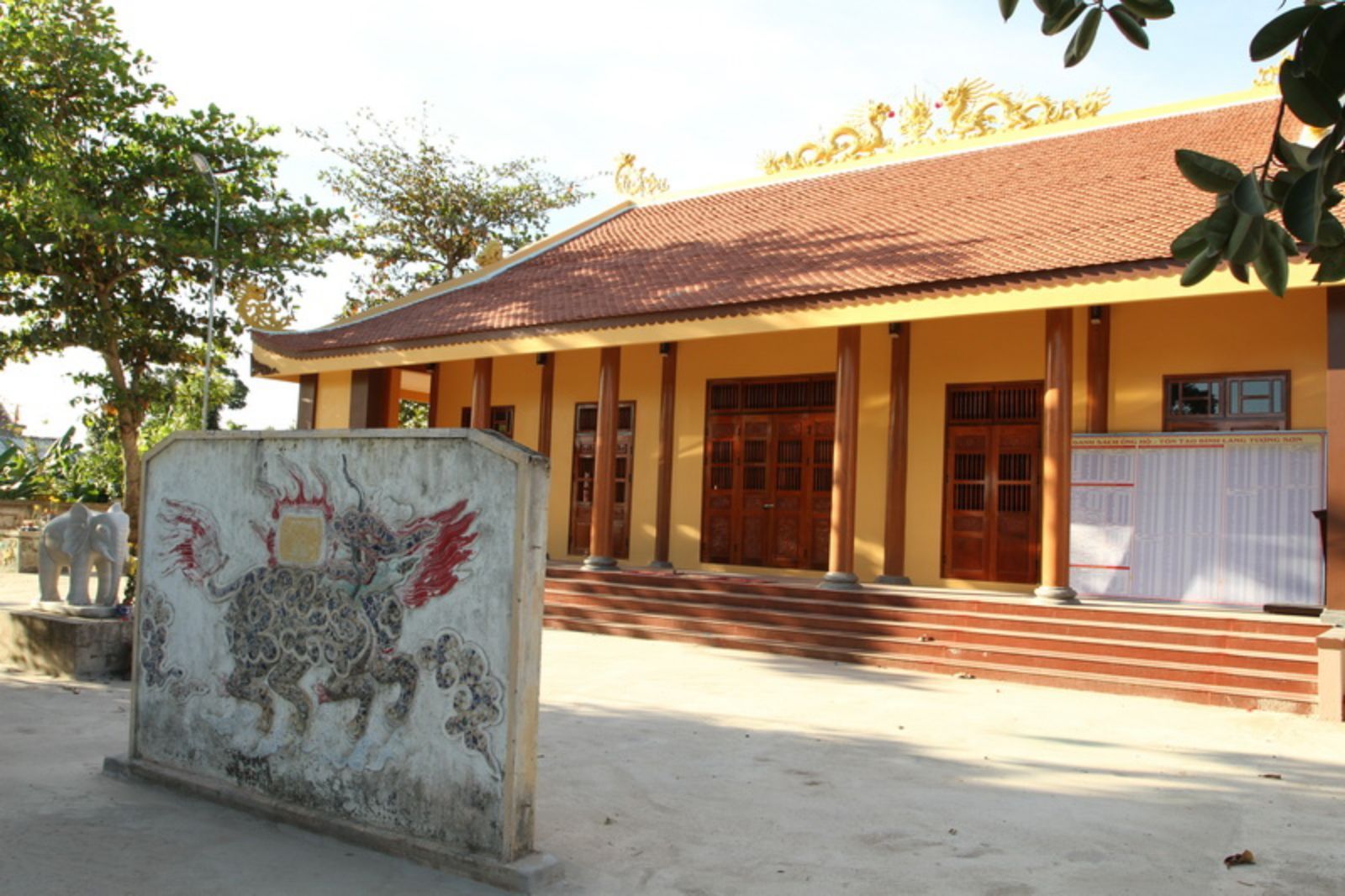 Tại đình làng Tượng Sơn