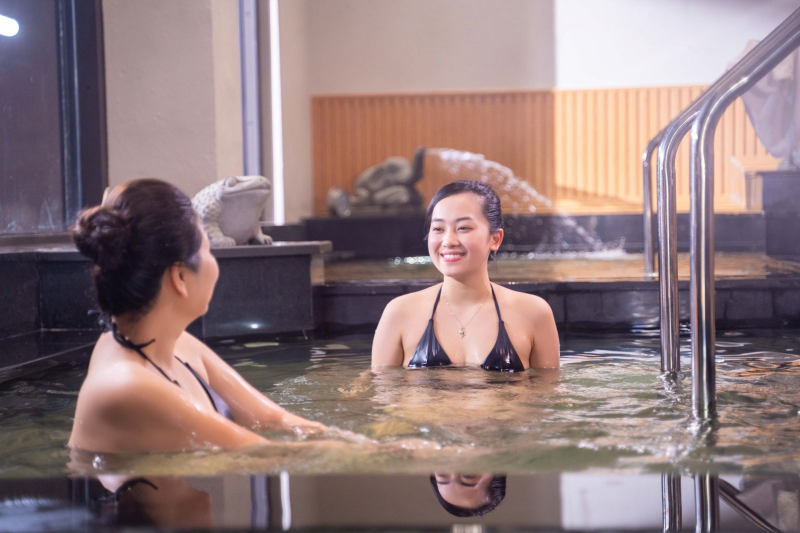 Tắm suối khoáng nóng Bang ở Quảng Bình