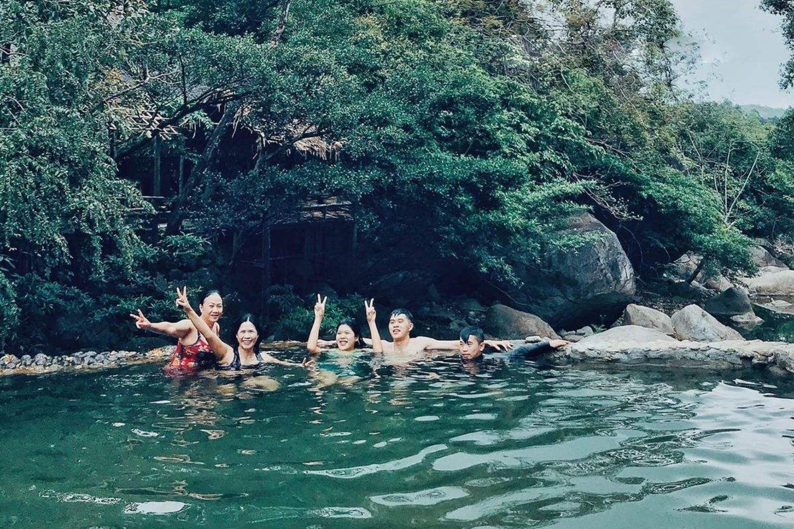 Tận hưởng những phút giây vui vẻ tại Suối Lương Đà Nẵng