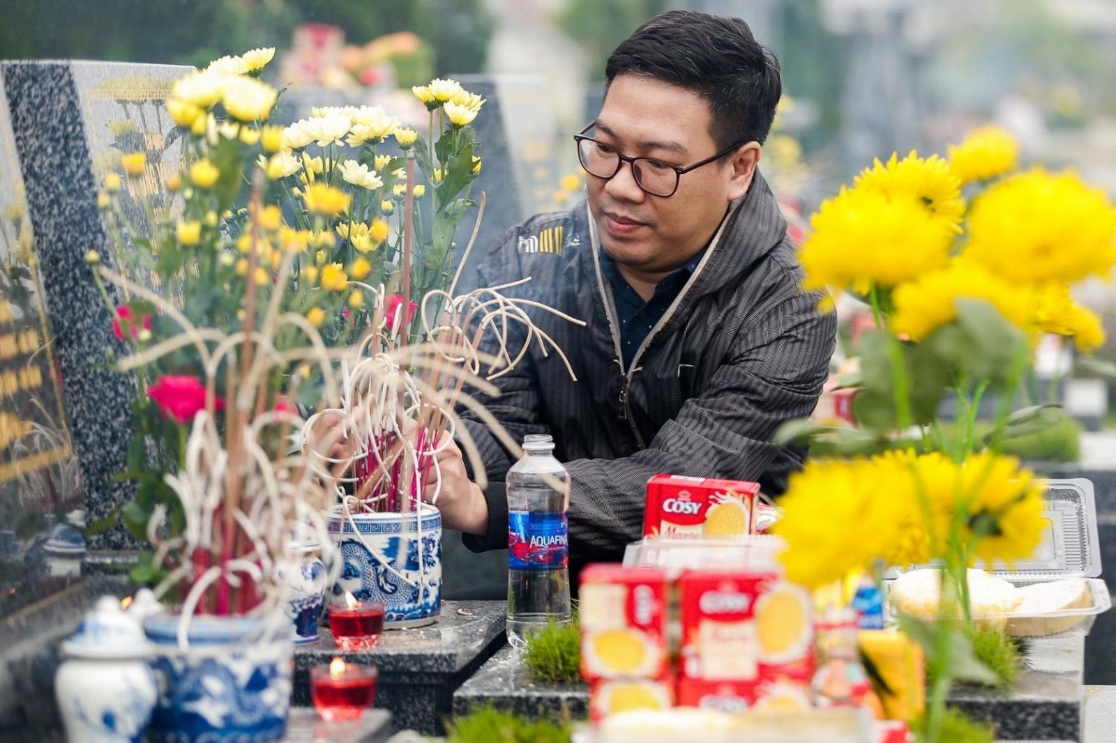 Tảo mộ đầu năm, hành động ý nghĩa "Uống nước nhớ nguồn"