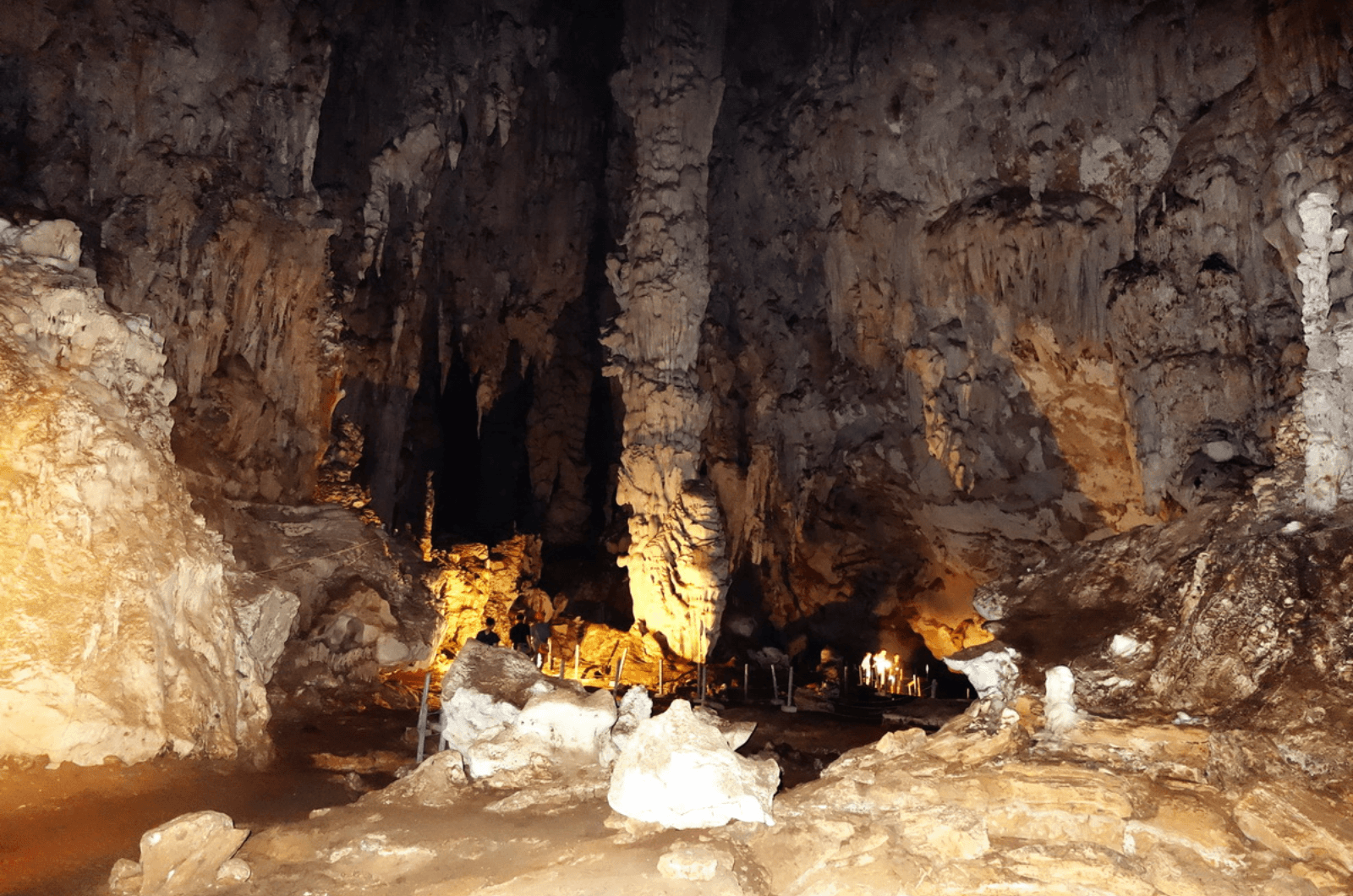 Tham Lod đẹp kỳ vĩ dưới ống kính của du khách