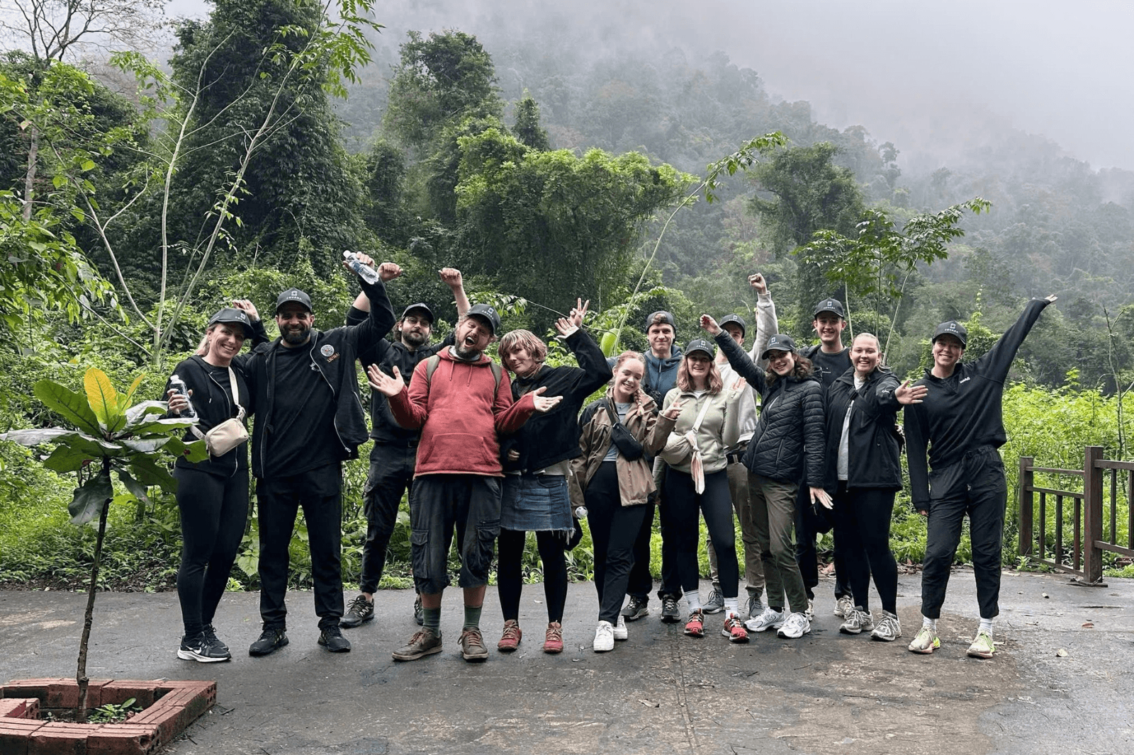 Tham gia tour ghép để chia sẻ những điều thú vị cùng những người bạn mới