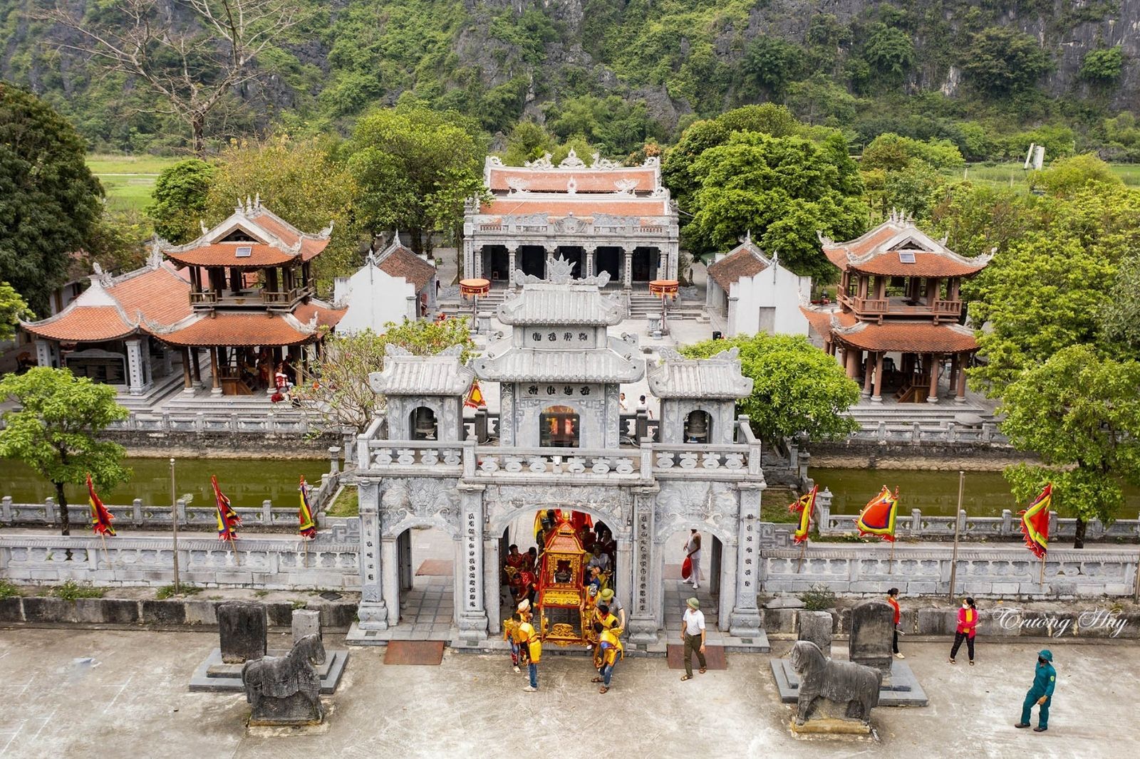 Thăm quan Đền Thái Vi: Tìm hiểu về văn hoá và lịch sử