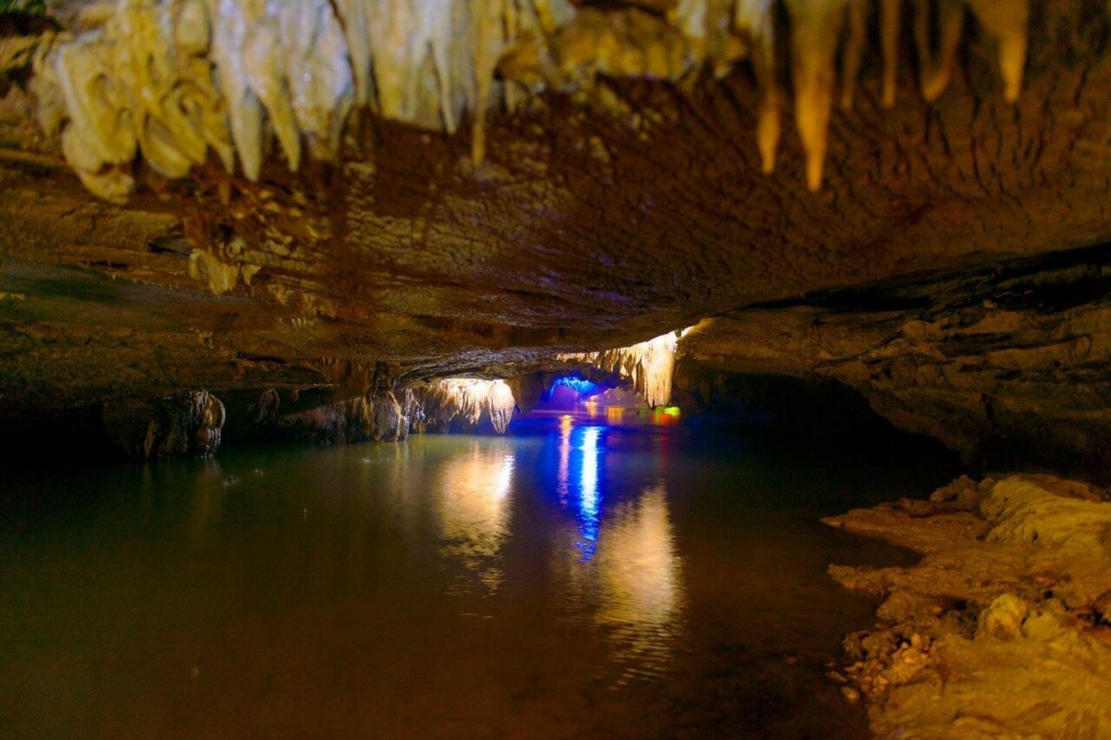 Tham quan Động Nước