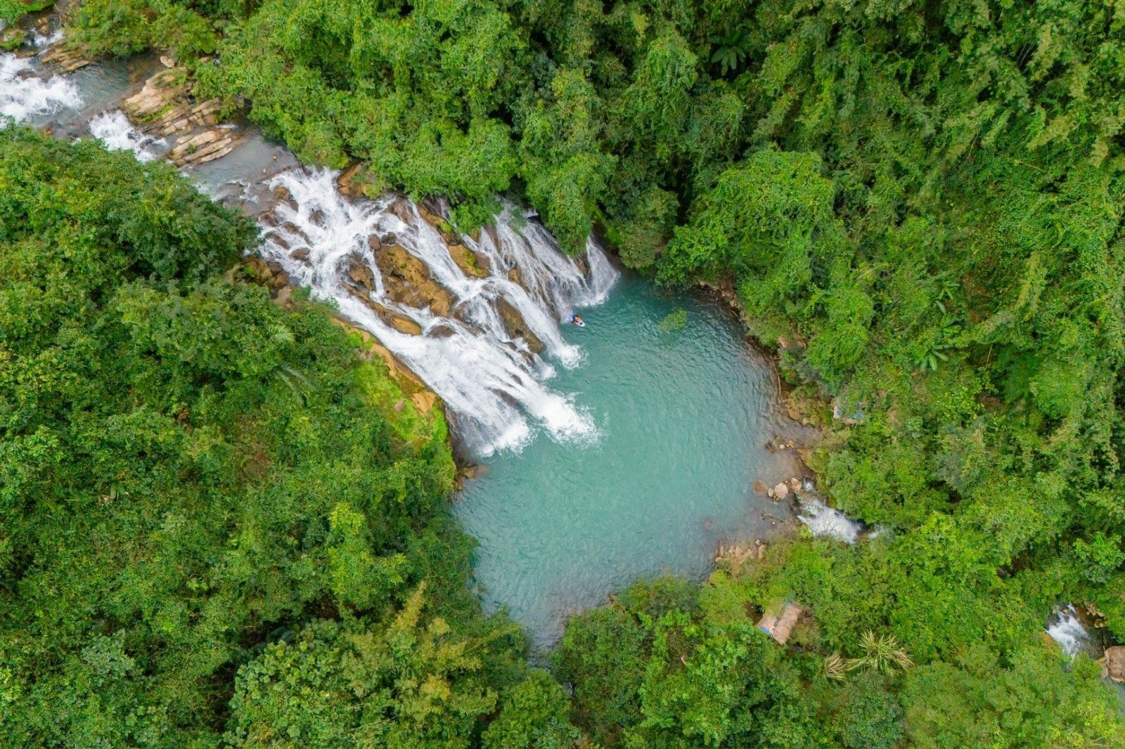 Tham quan thác Tà Puồng