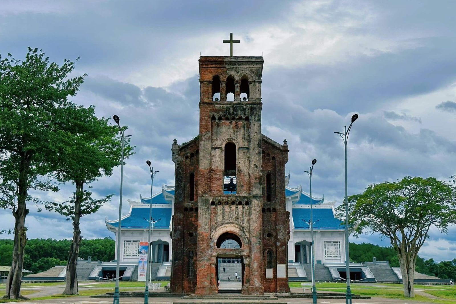 Tháp chuông cổ ở La Vang 