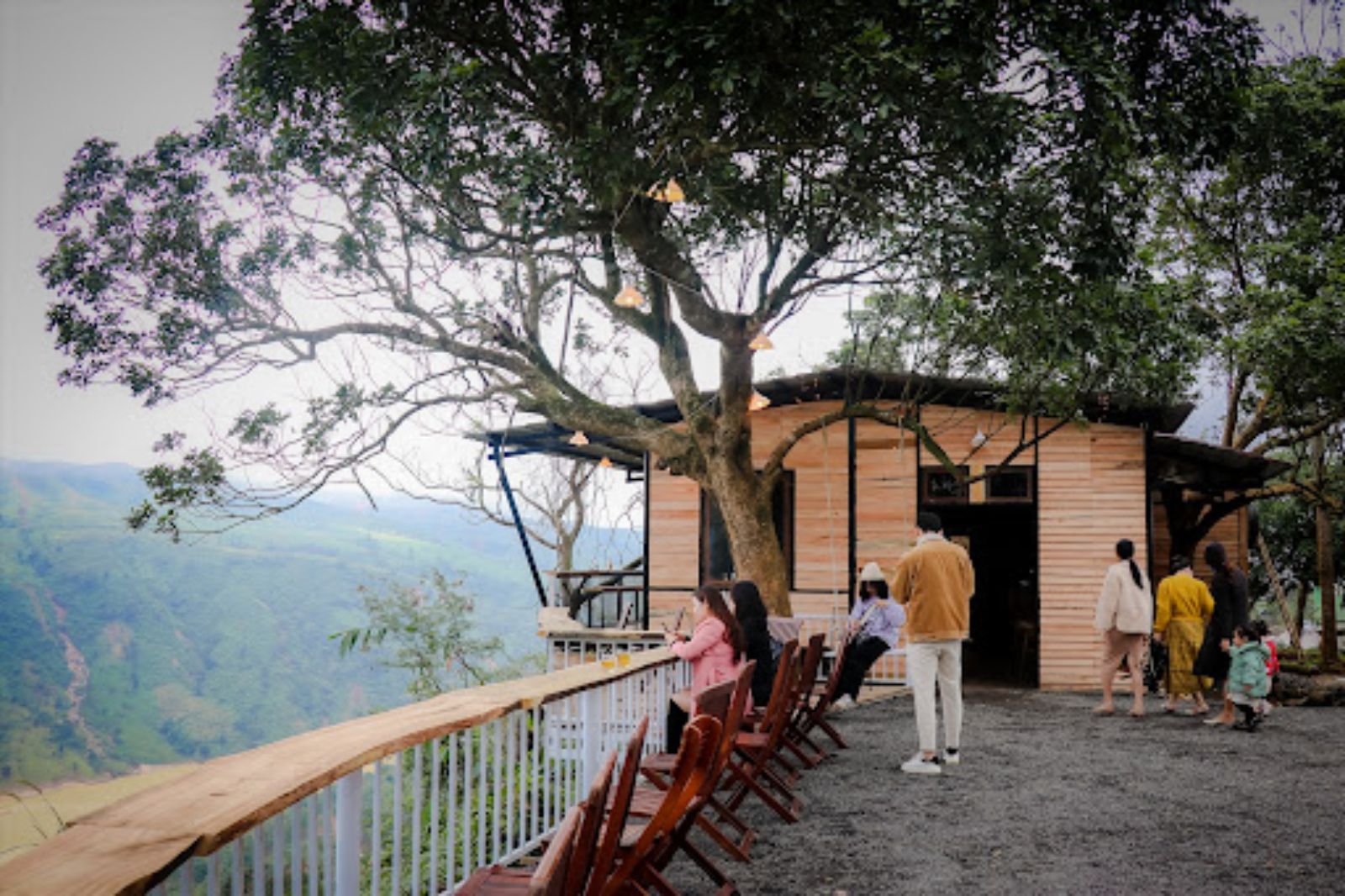Vén Màn Mây - Săn Bình Minh Với Khe Sanh Coffee