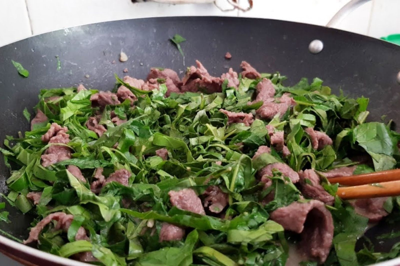 Thịt trâu lá trơng - Đặc sản vùng cao Quảng Trị