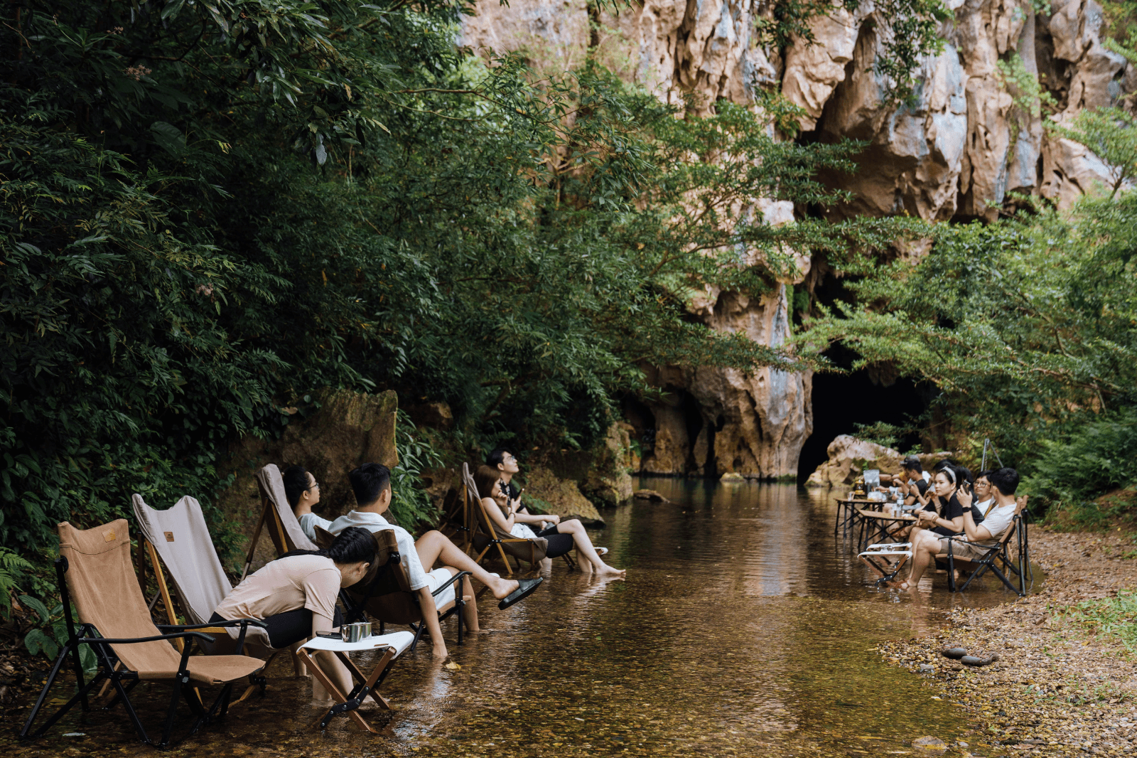 Thời điểm thích hợp cho các tour khám phá thiên nhiên là từ tháng 4 đến tháng 8