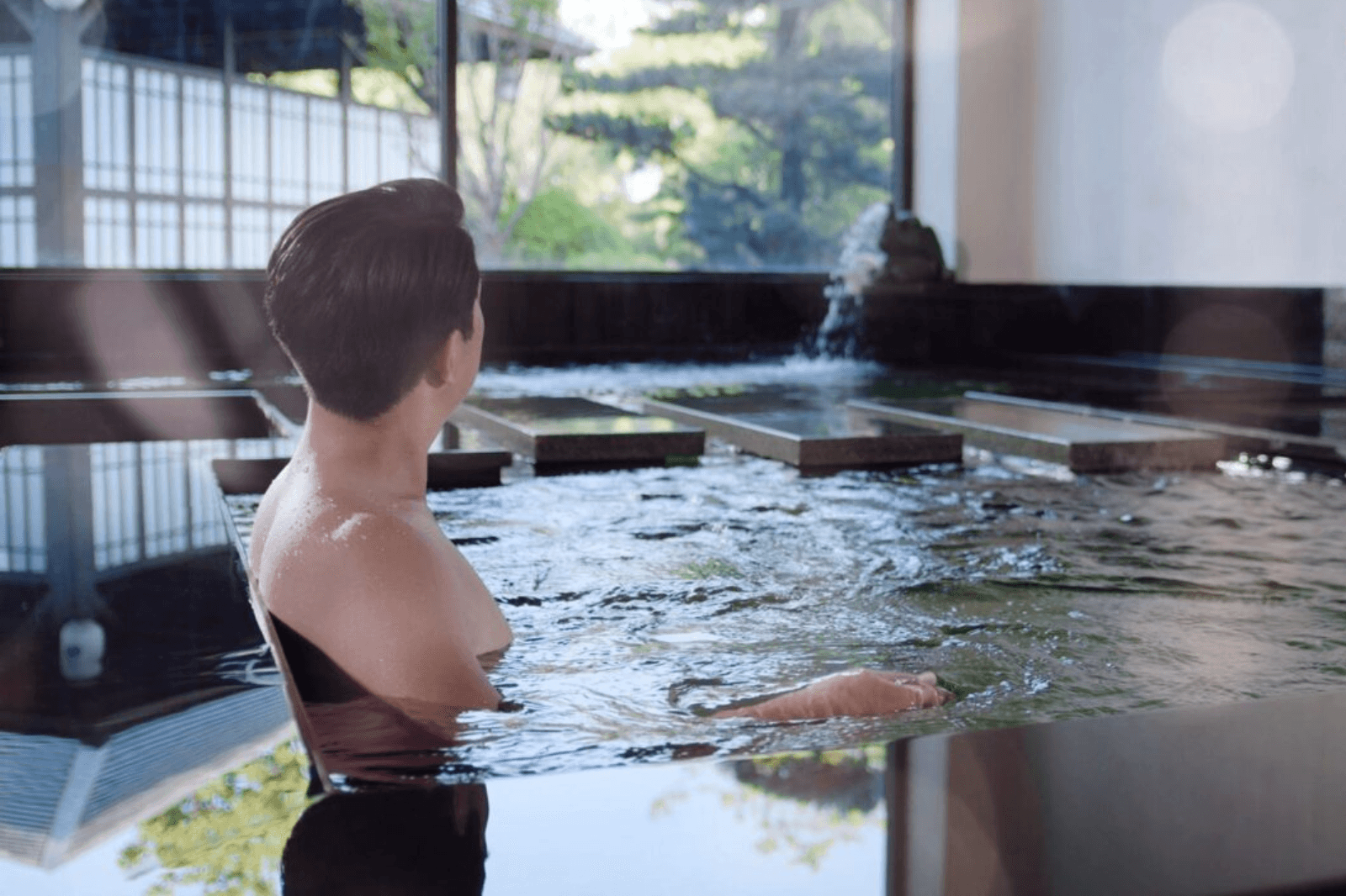 Thư giãn cơ thể với tắm Onsen trong nhà