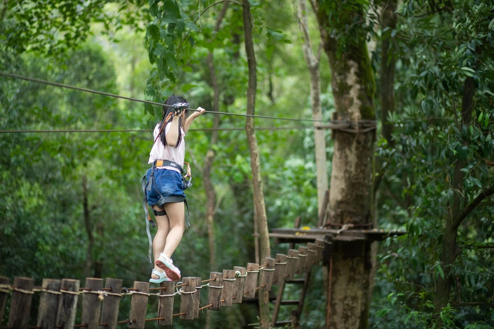 Thử sức với những trò chơi trên dây đầy thú vị