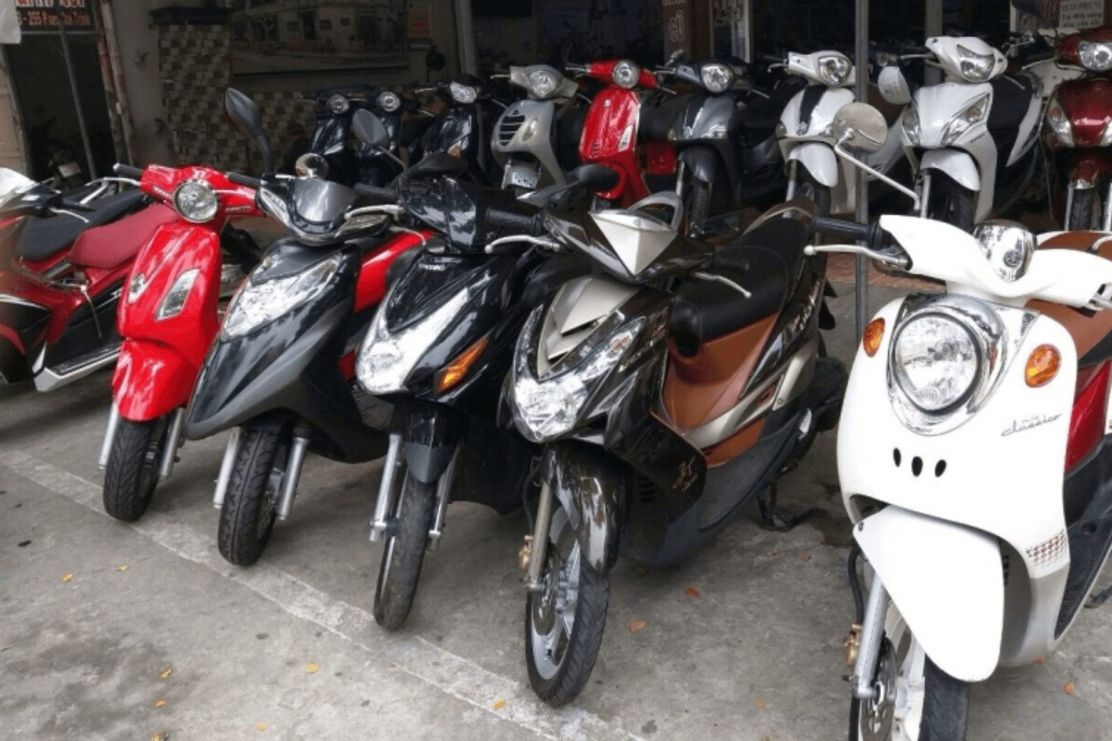 Thuê-xe-máy-để-tiện-di-chuyển-các-địa-điểm
