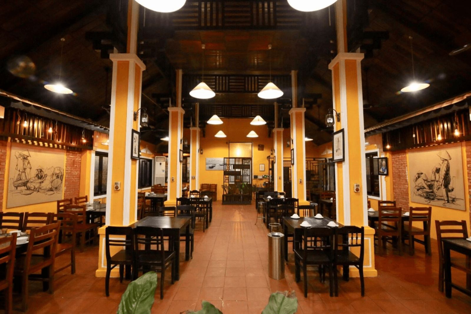 Thưởng thức ẩm thực trong không gian sang trọng