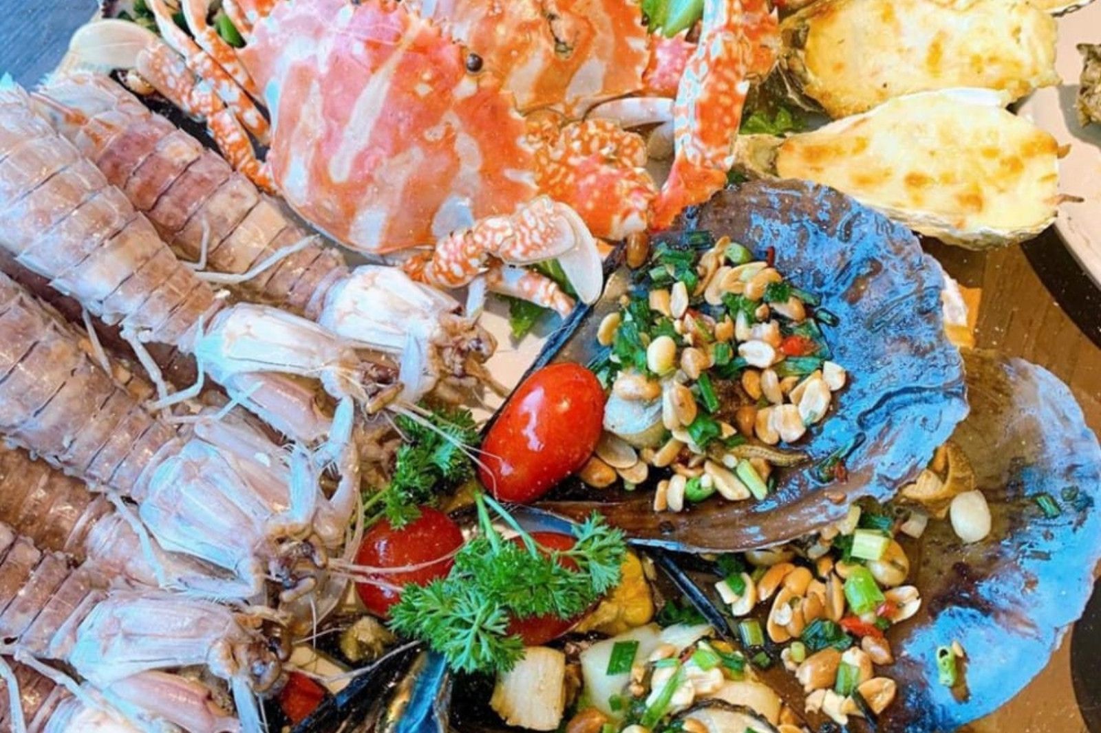 Thưởng thức những bữa hải sản tươi ngon trên đảo