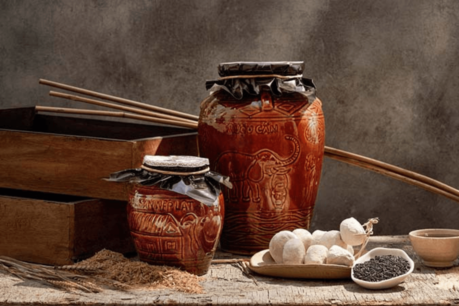 Thưởng-thức-rượu-ghè-đặc-sản-Kon-Tum