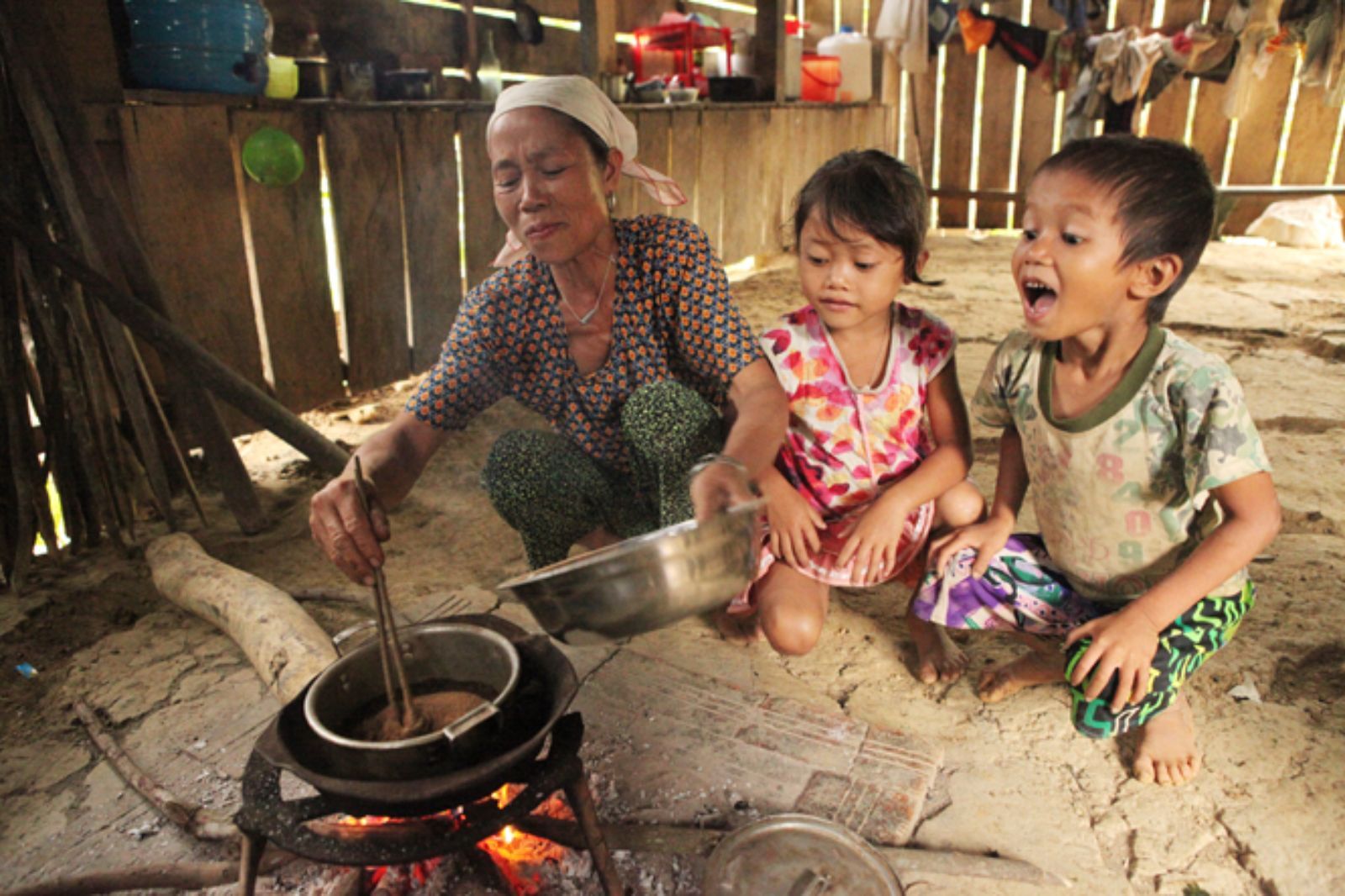 Tộc người sống khép kín trong rừng núi