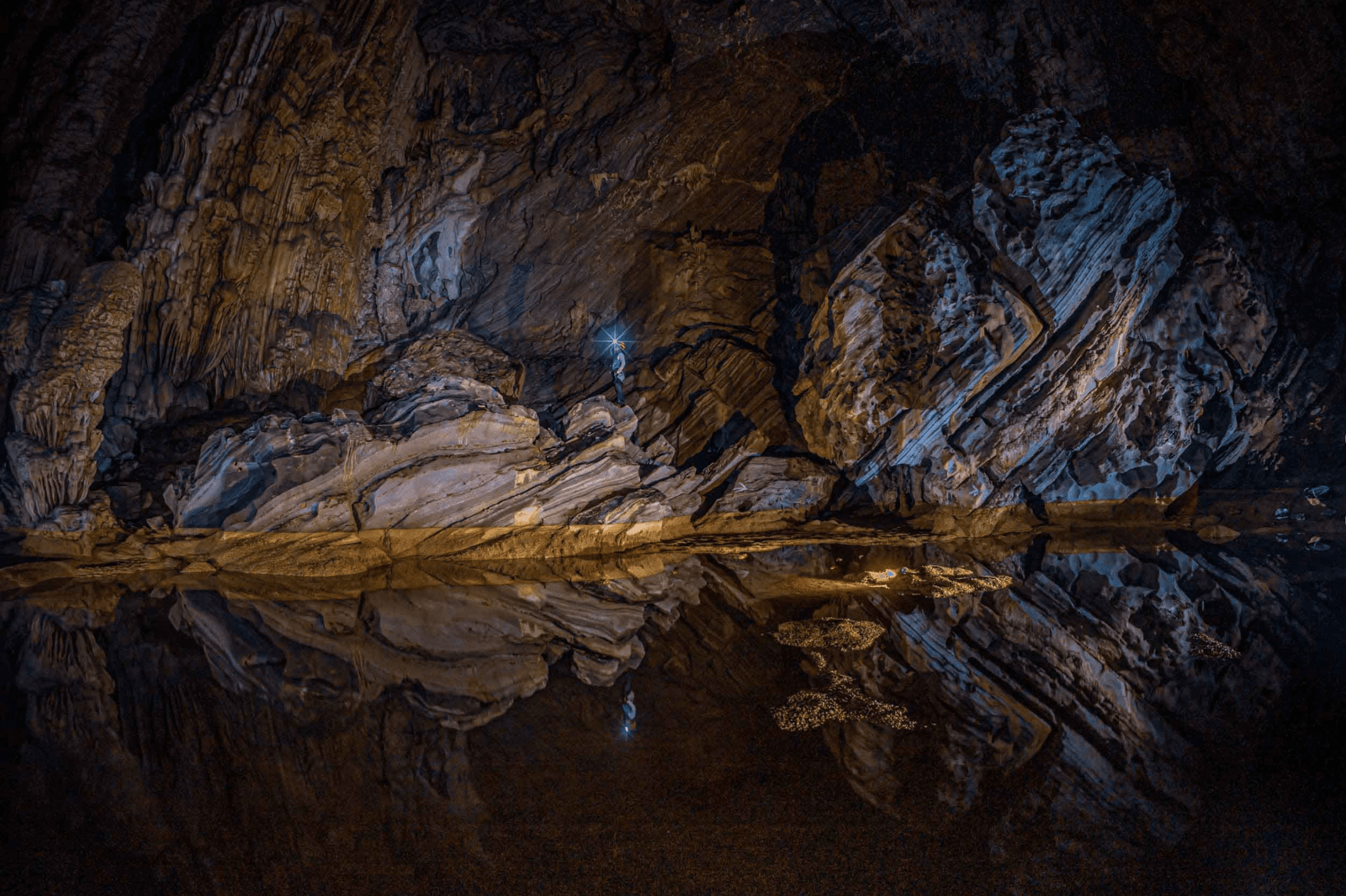 Tour Hang Rục Mòn 