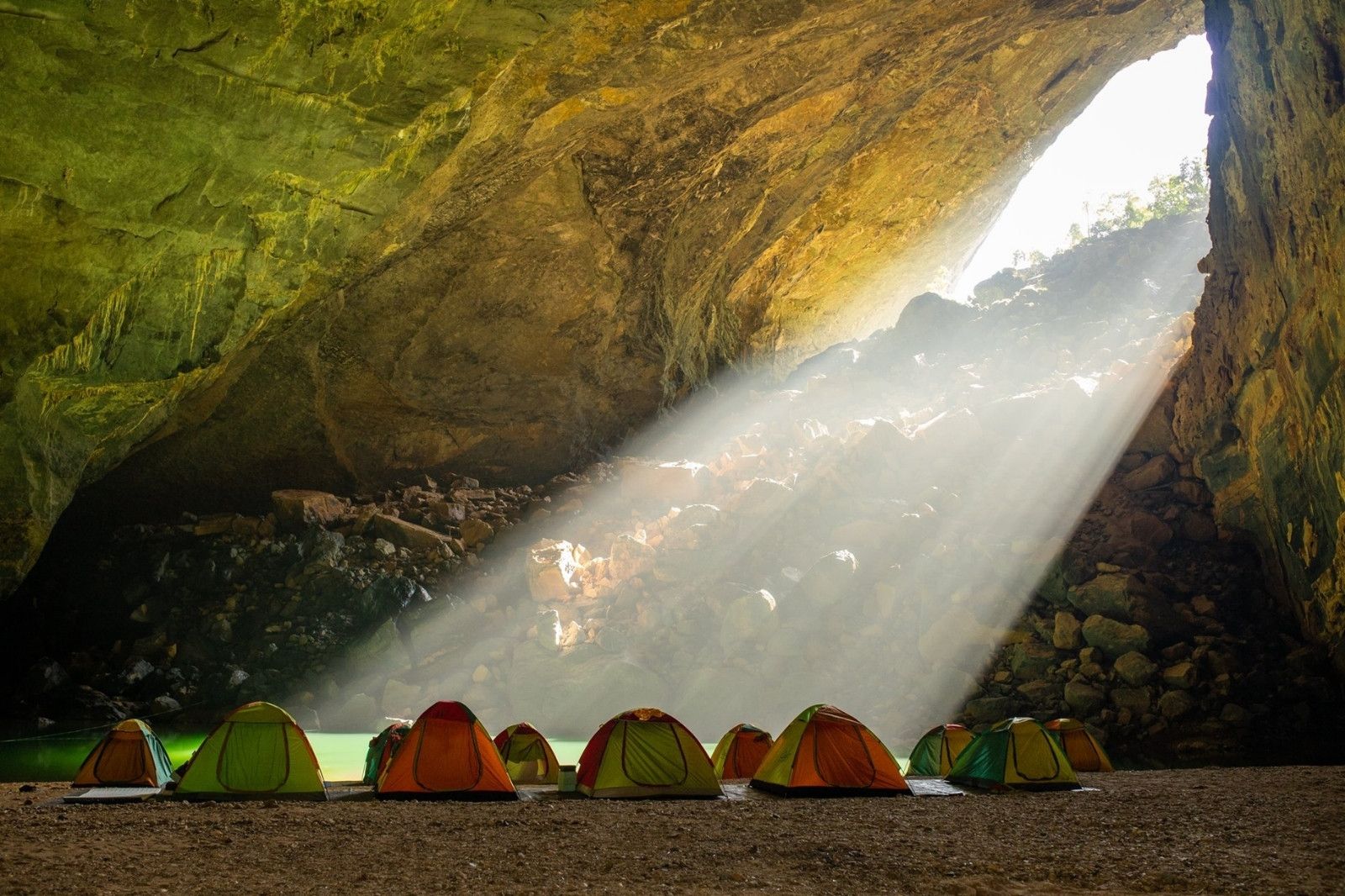 Tour cắm trại qua đêm bên trong Hang Én