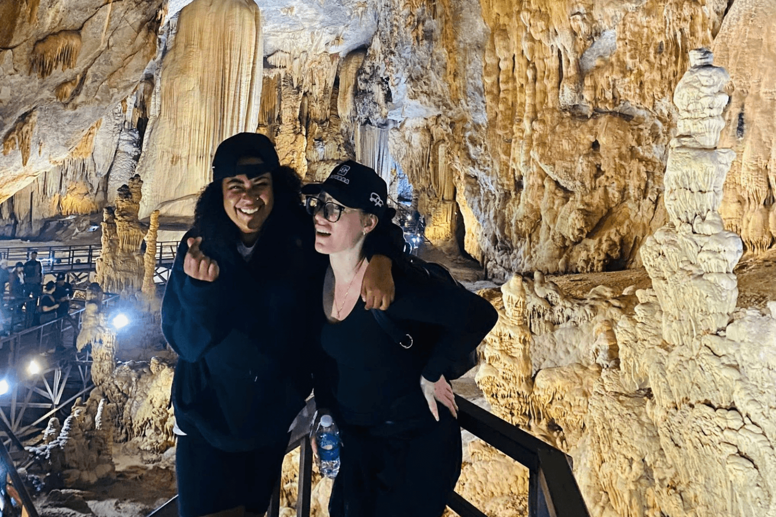 Tour ghép tham quan hang động của Sovaba Travel