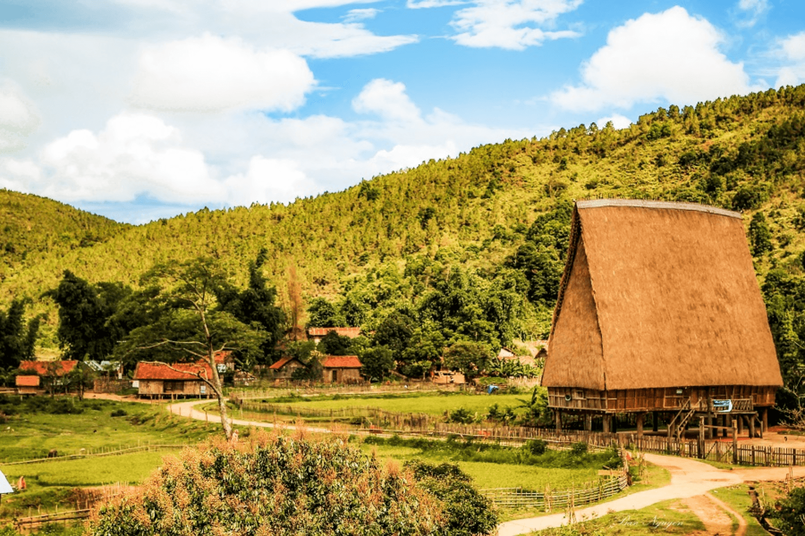 Tour-làng-văn-hóa-Kon-Bring 