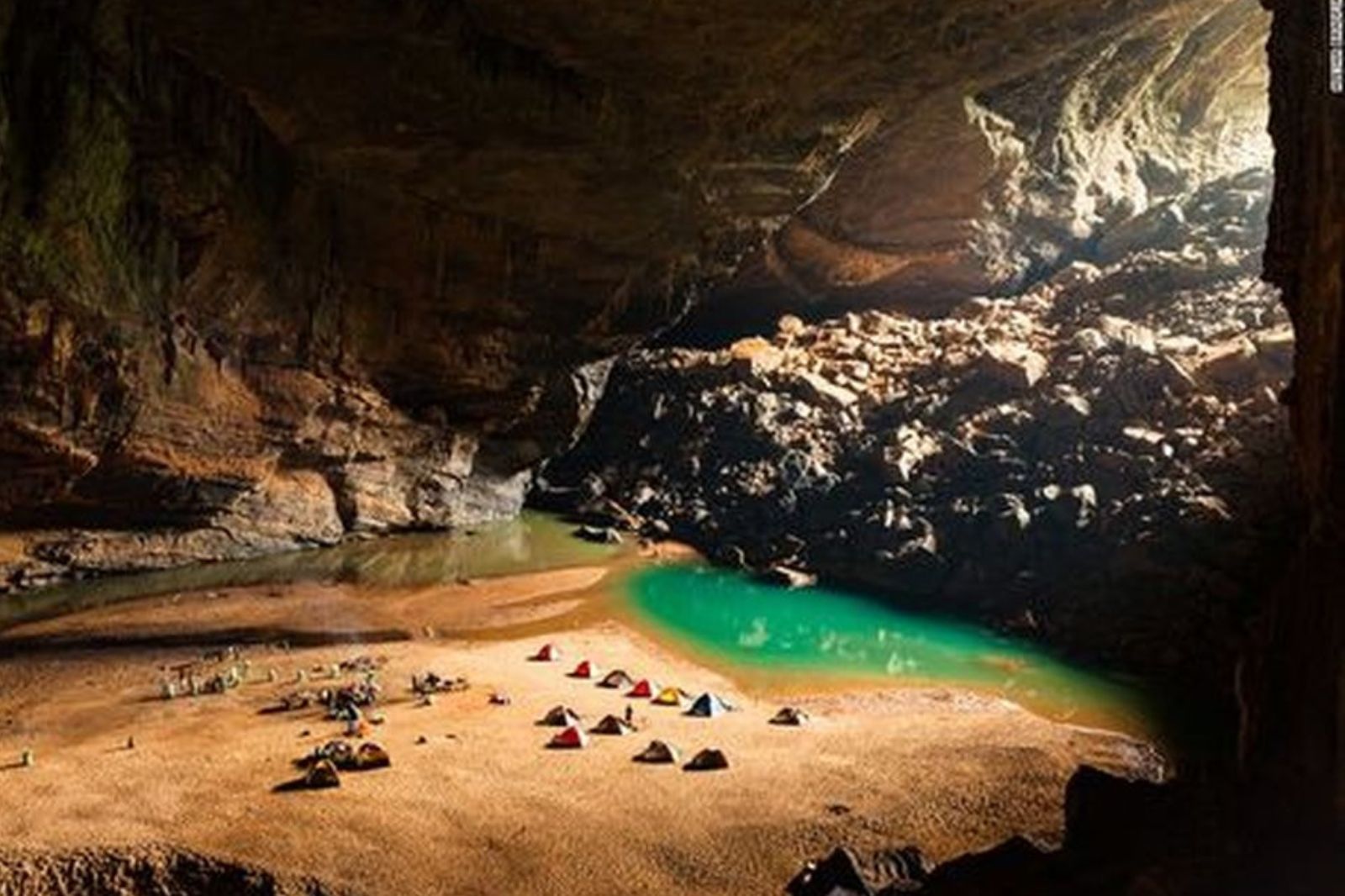 Trải nghiệm cắm trại qua đêm tại hang Én