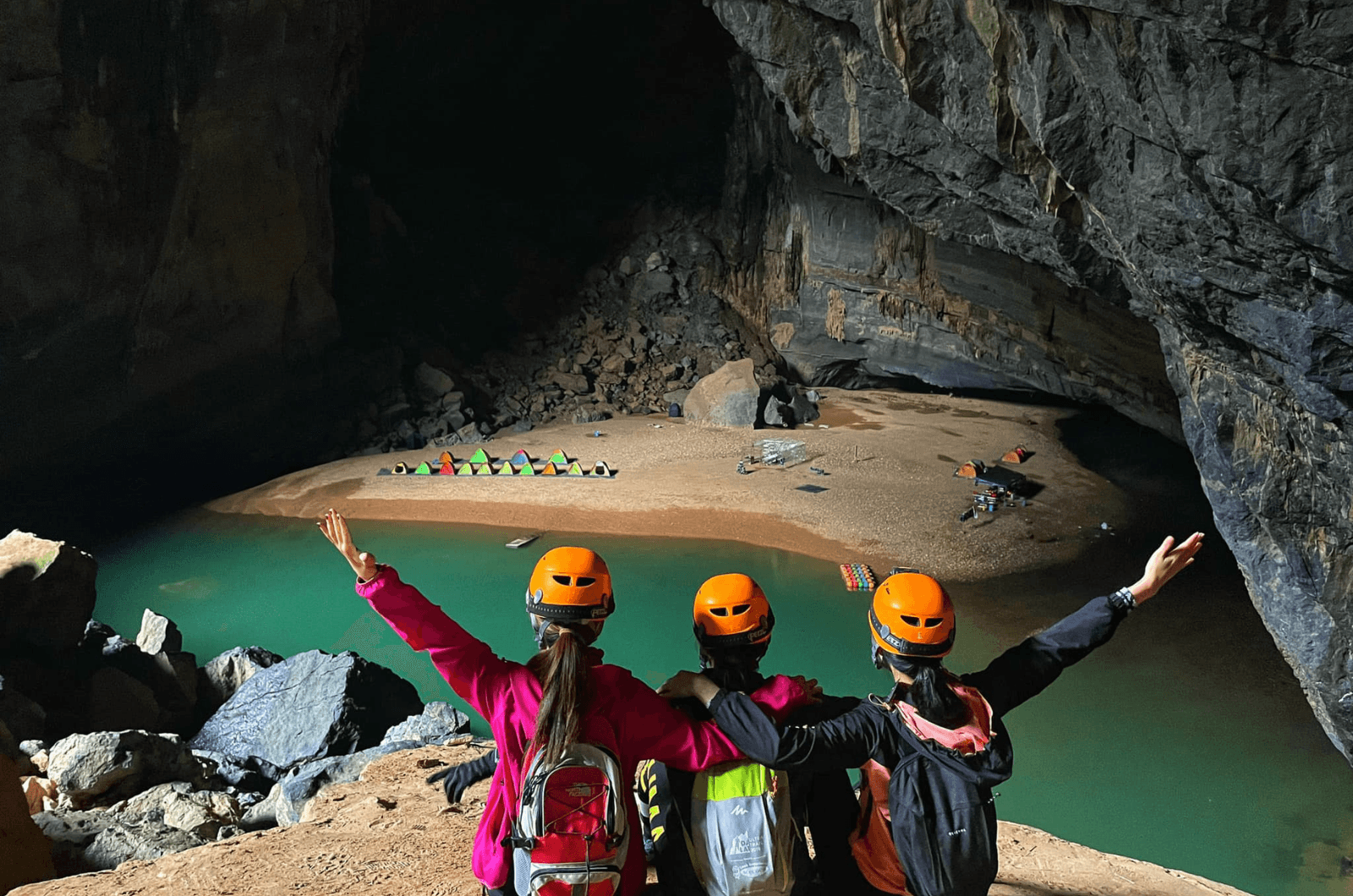 Trải nghiệm để đời tại hang Én