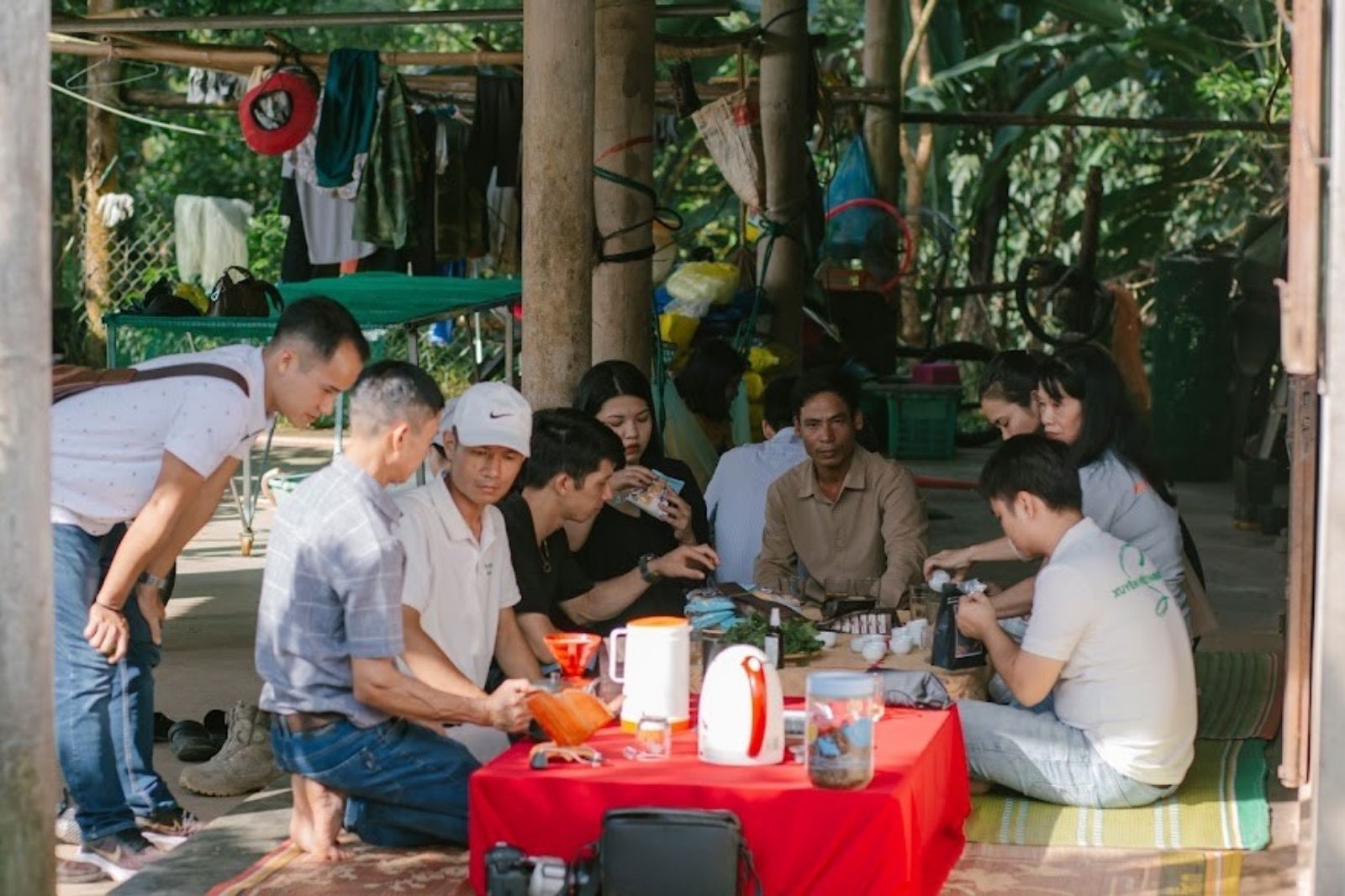 Ảnh: Trải nghiệm pha cà phê ngay tại vườn