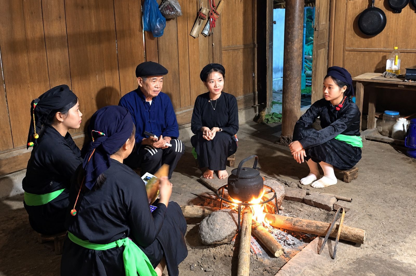 Trải nghiệm văn hóa địa phương