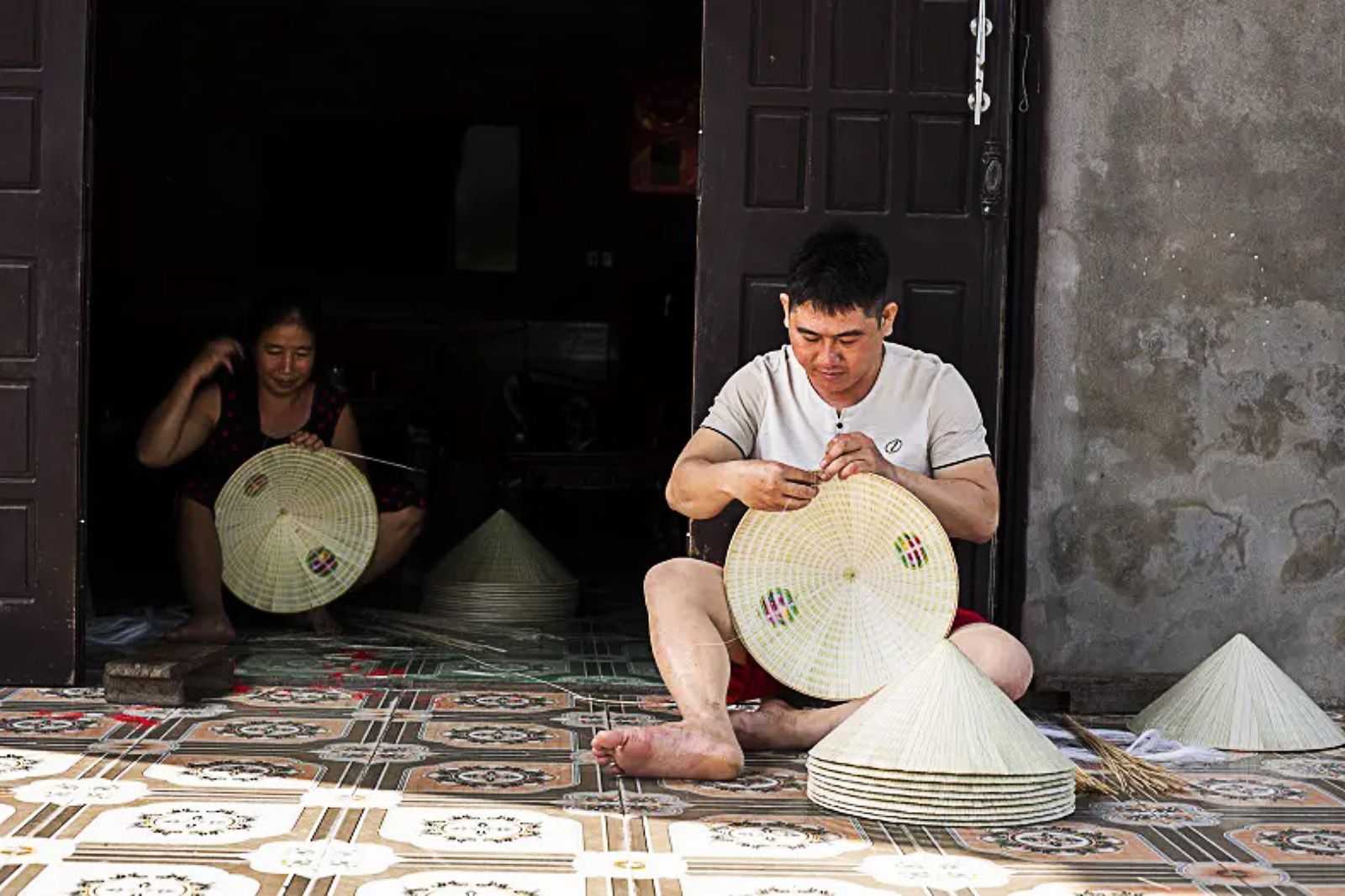 Trải qua hàng trăm năm, nghề làm nón đã trở thành một mảnh ghép trong đời sống của người dân nơi đây