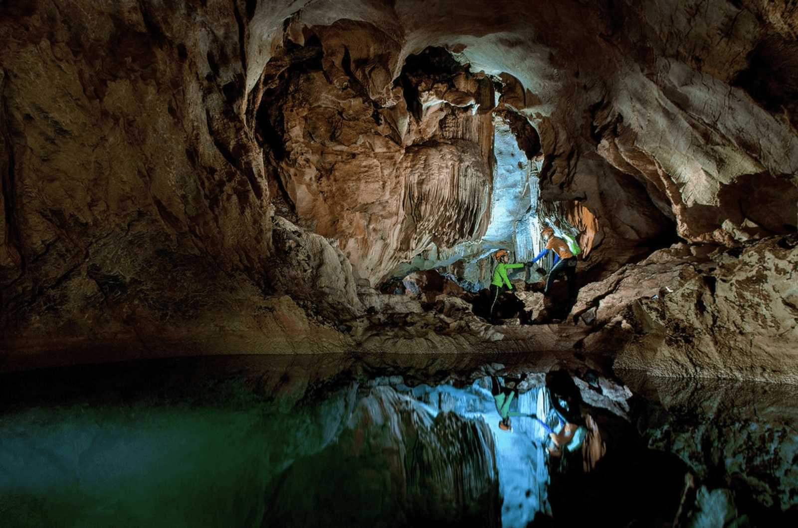 Trekking Hang Chà Lòi có thể được xem là một thử thách ở mức độ trung bình