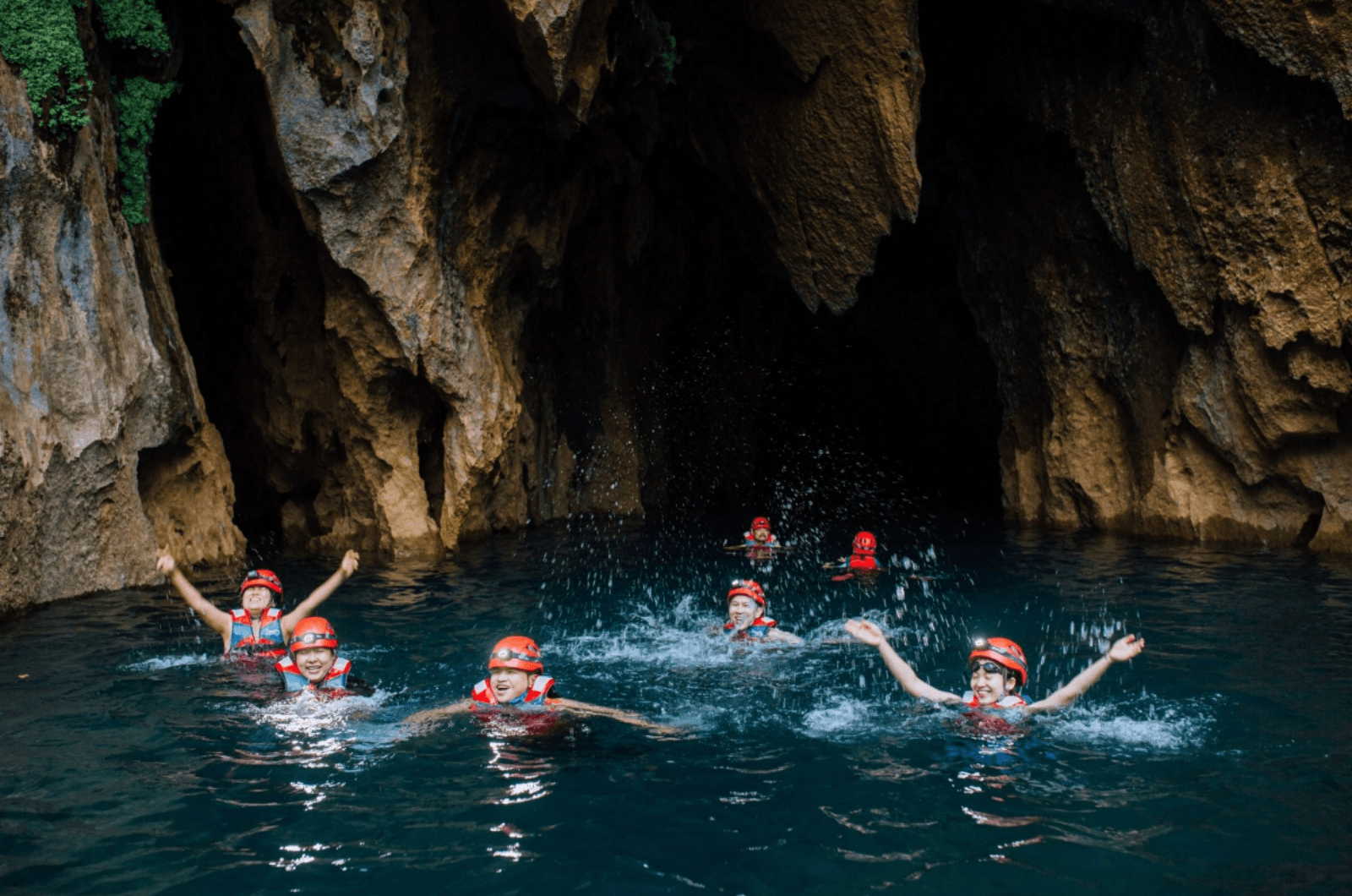 Trekking thung lũng sinh tồn cũng là một trải nghiệm thú vị
