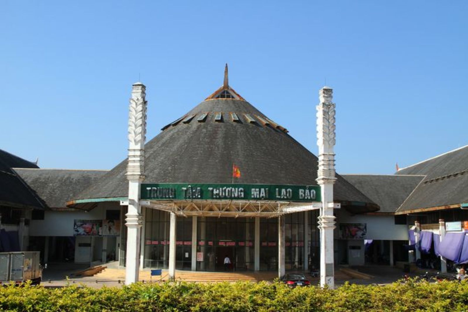 Trung tâm thương mại Lao Bảo 