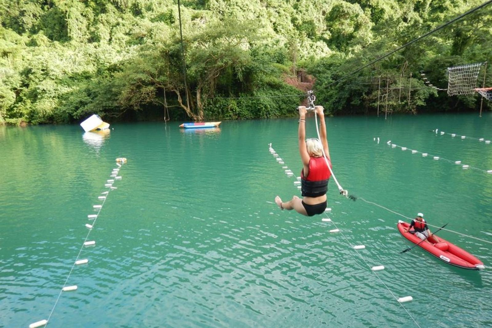 Trượt zipline mang đến một trải nghiệm thú vị