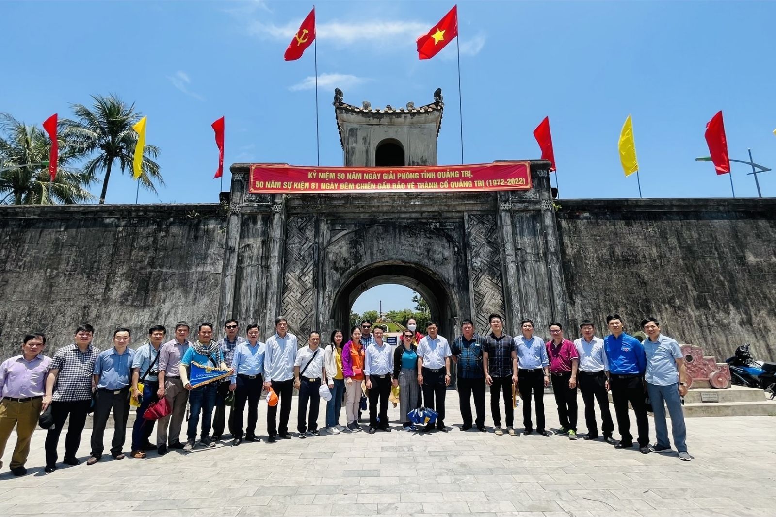 Tuân thủ quy định khi tham quan chụp hình ở Thành Cổ Quảng Trị