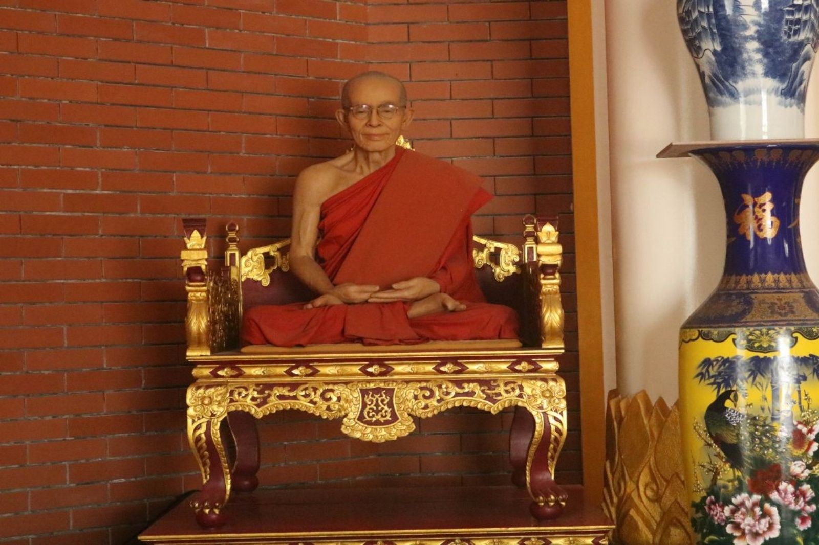 Tượng sáp Hòa thượng Hộ Nhẫn