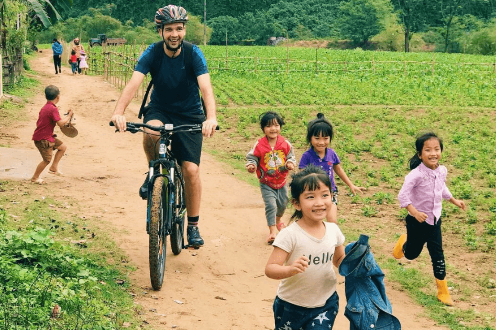 Vào mùa du lịch cao điểm, bạn nên có kế hoạch cụ thể và đặt tour trước
