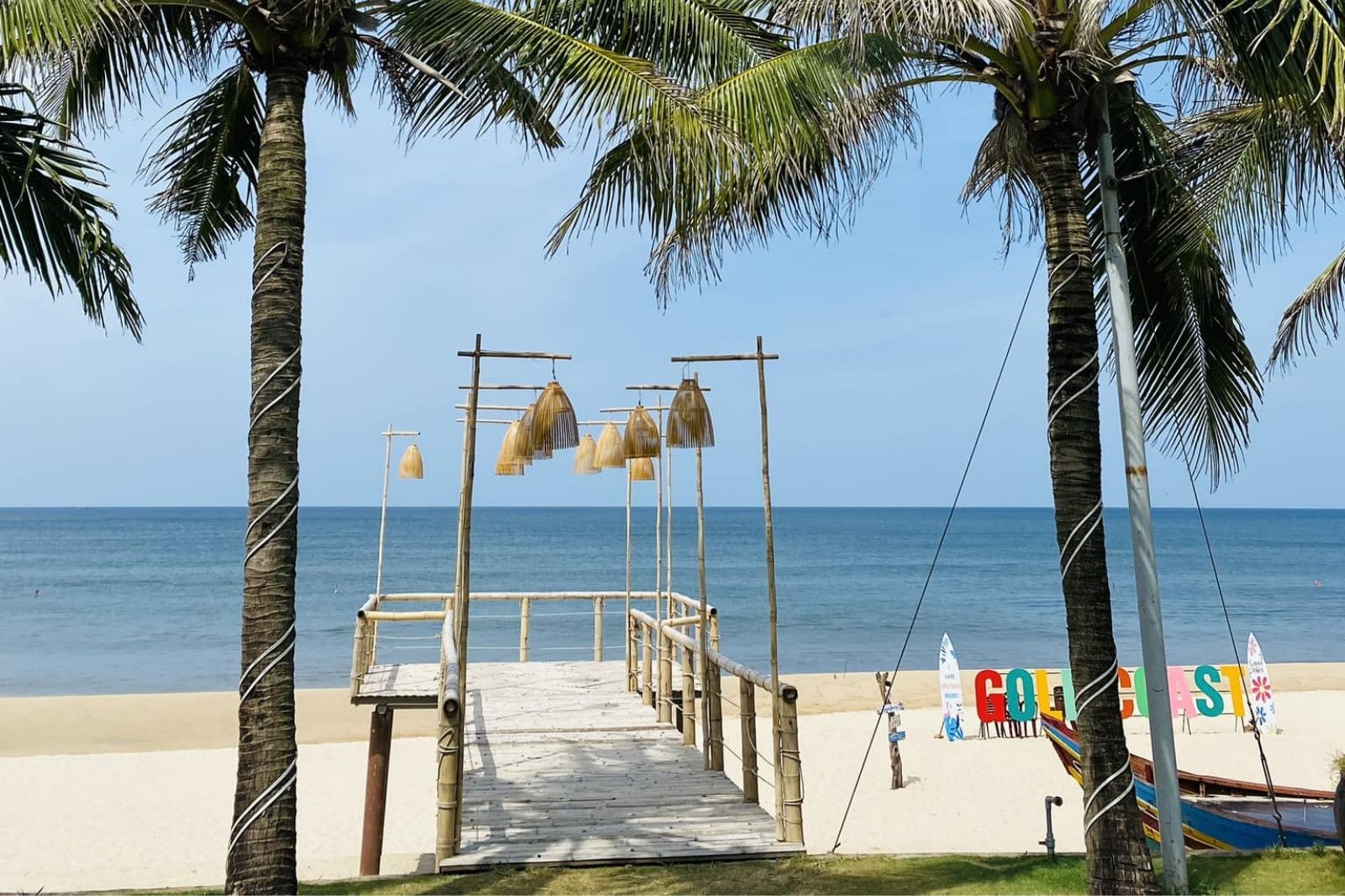 Vẻ đẹp bình yên bên bờ biển Nhật Lệ