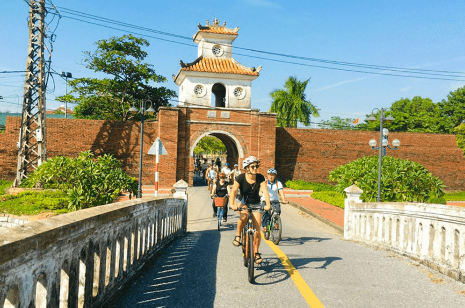 Vừa trải nghiệm vẻ đẹp của thiên nhiên vừa tìm hiểu văn hóa địa phương