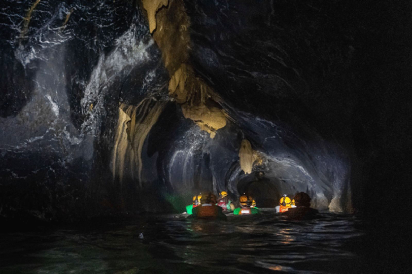 Vượt qua giới hạn của bản thân tại hang Va