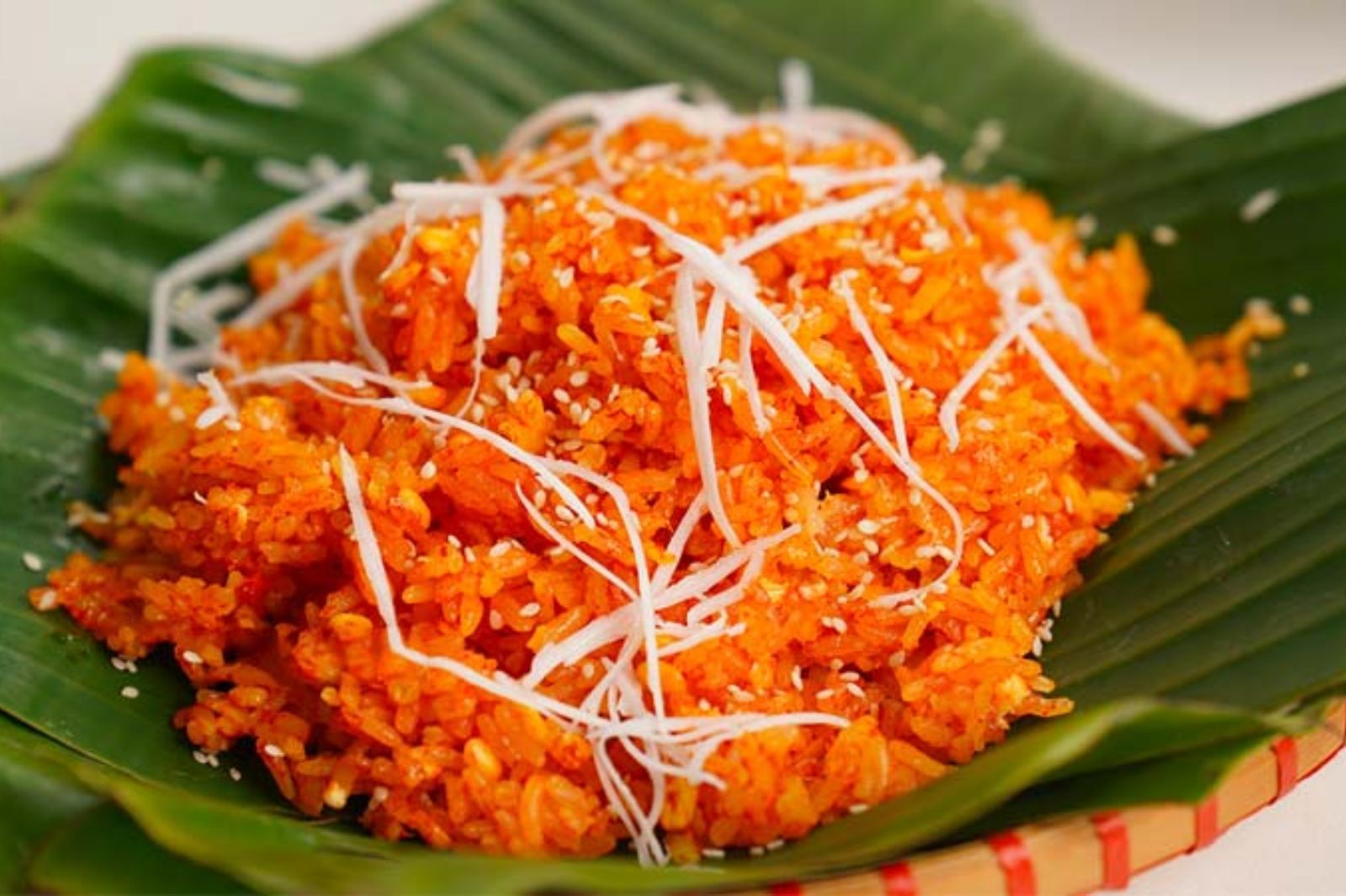 Xôi là biểu tượng của sự kết dính, sung túc và viên mãn