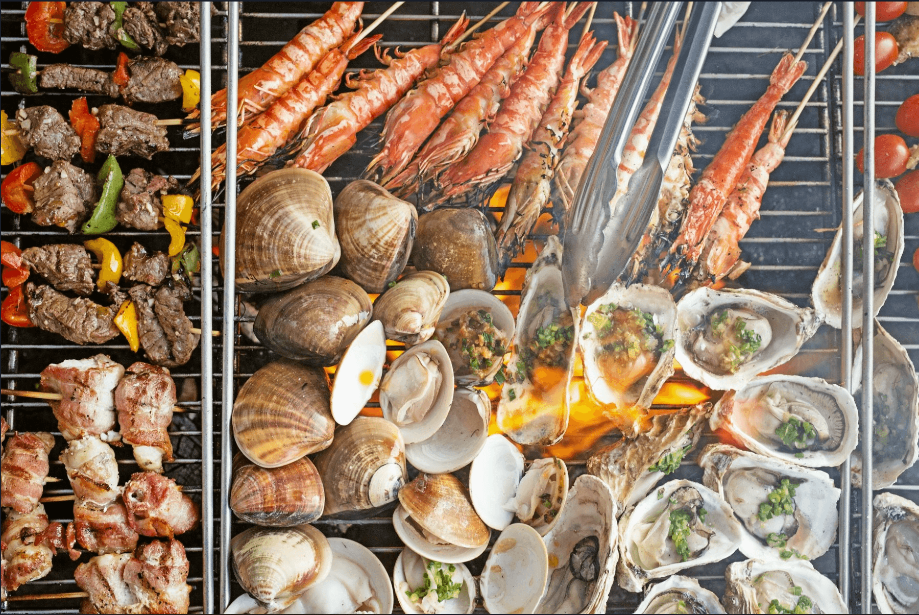 Không gì tuyệt vời hơn khi thưởng thức hải sản tươi ngon vào buổi tối tại Quảng Bình