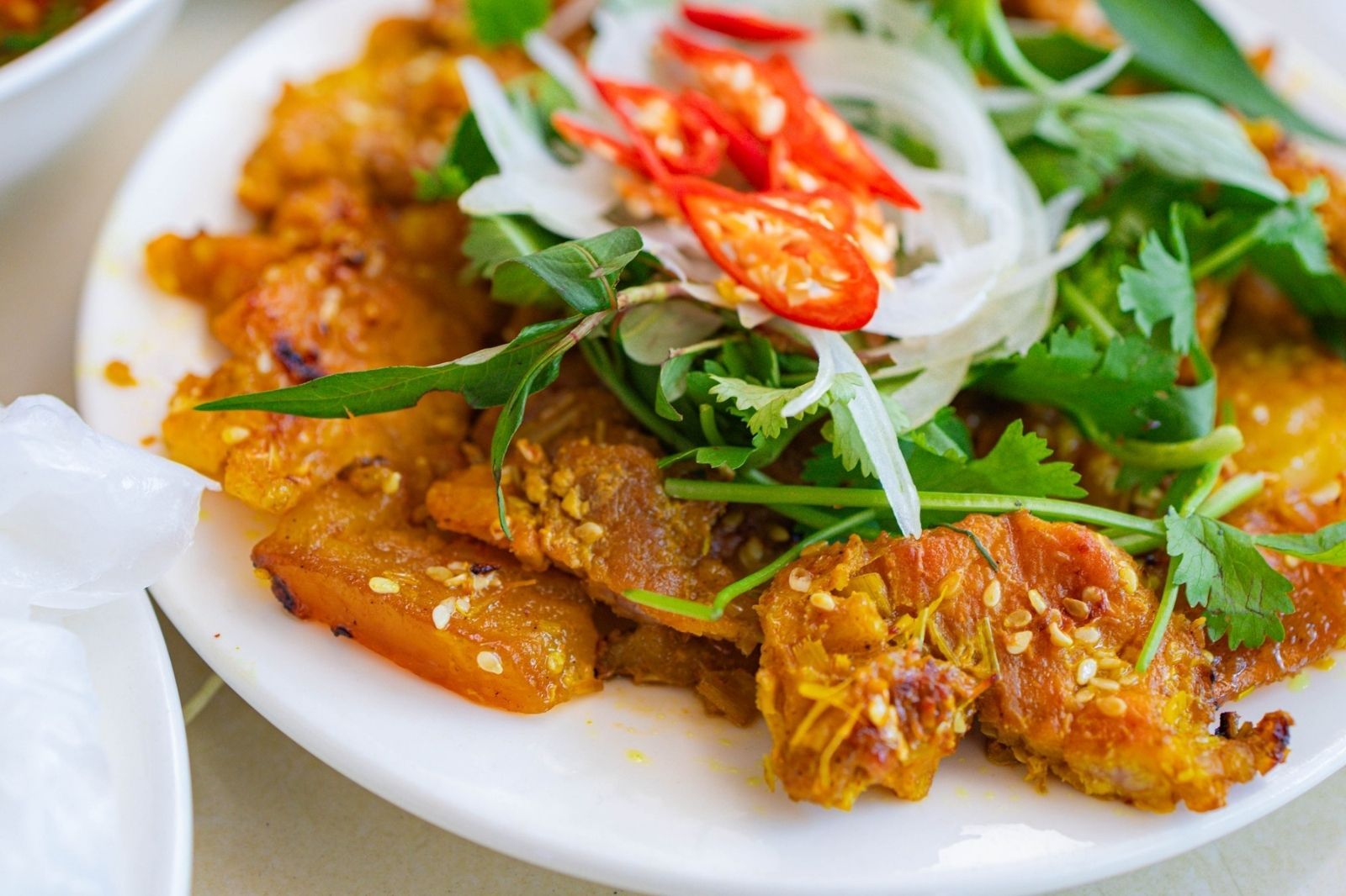 Ăn cùng thịt heo nướng