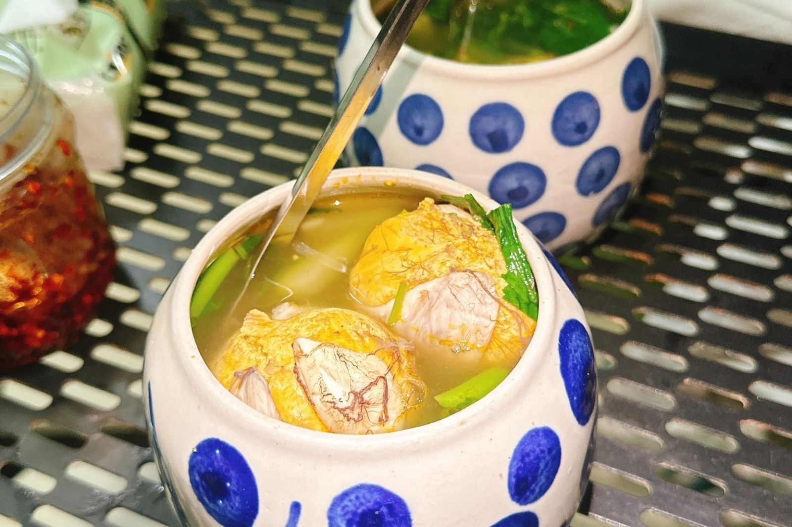 Khi ăn cho thêm chút tiêu và ớt để giảm vị tanh 