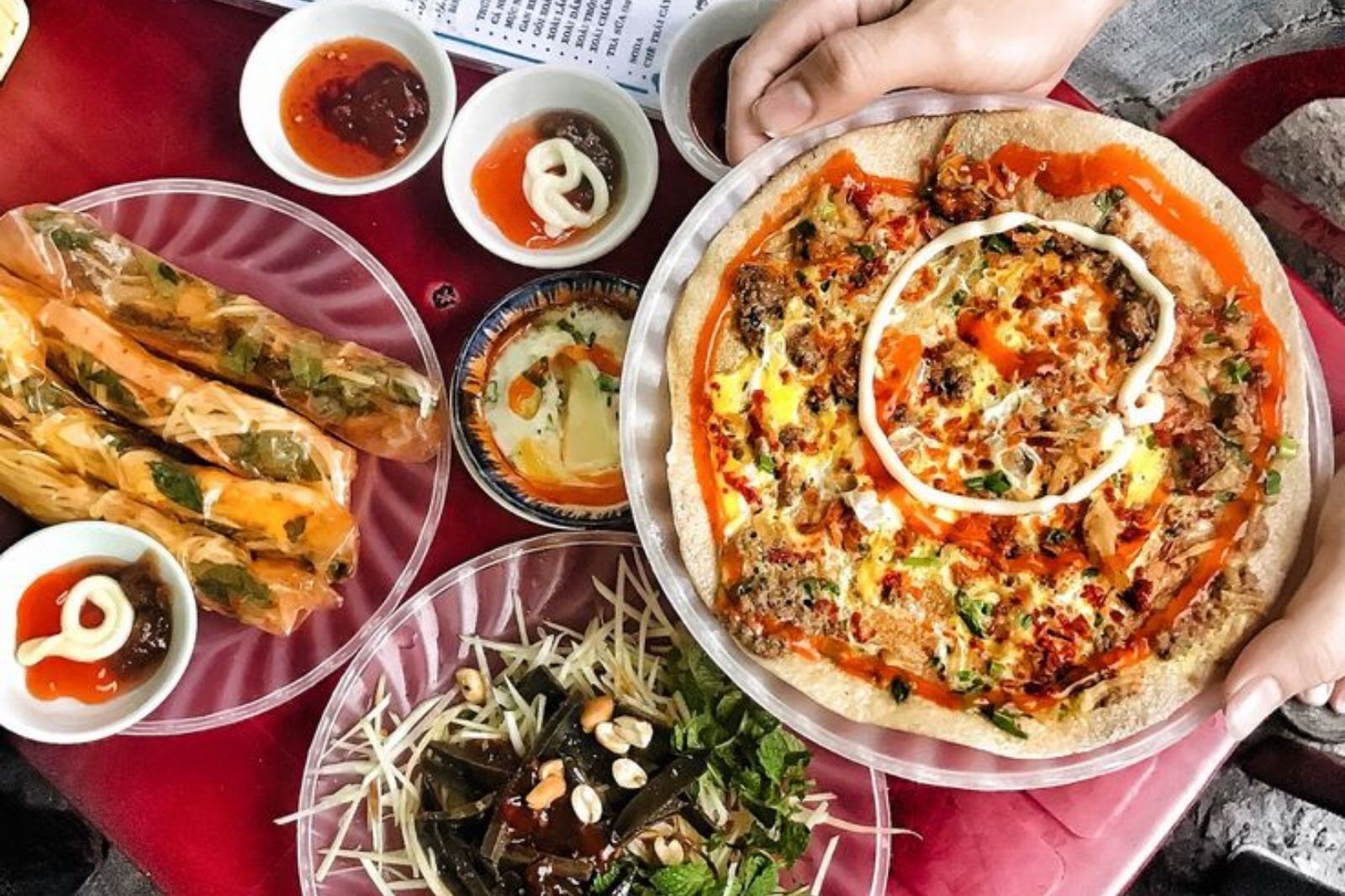 Ăn vặt chân cầu Trần Thị Lý