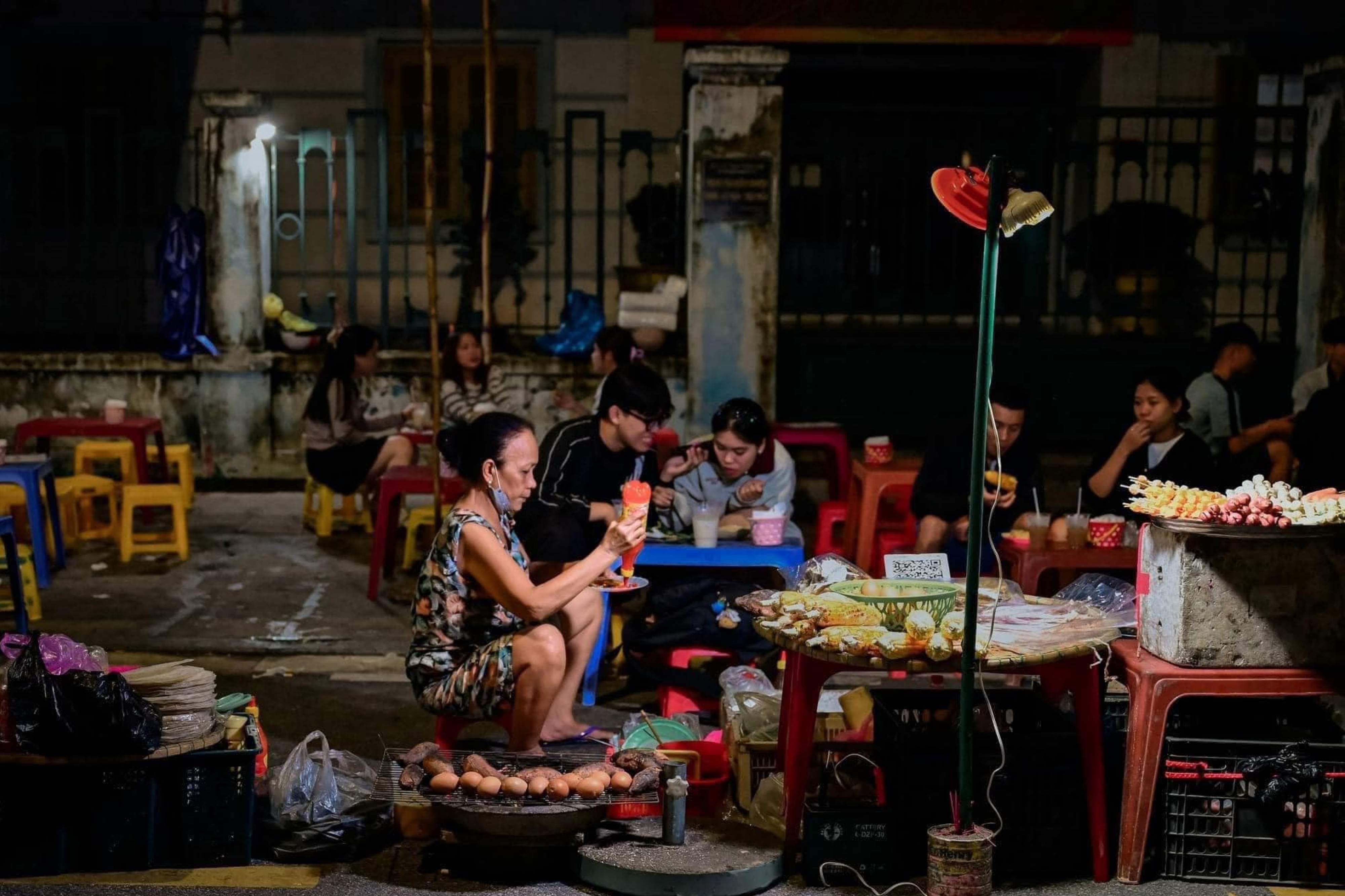 Ăn vặt đêm ở Huế 