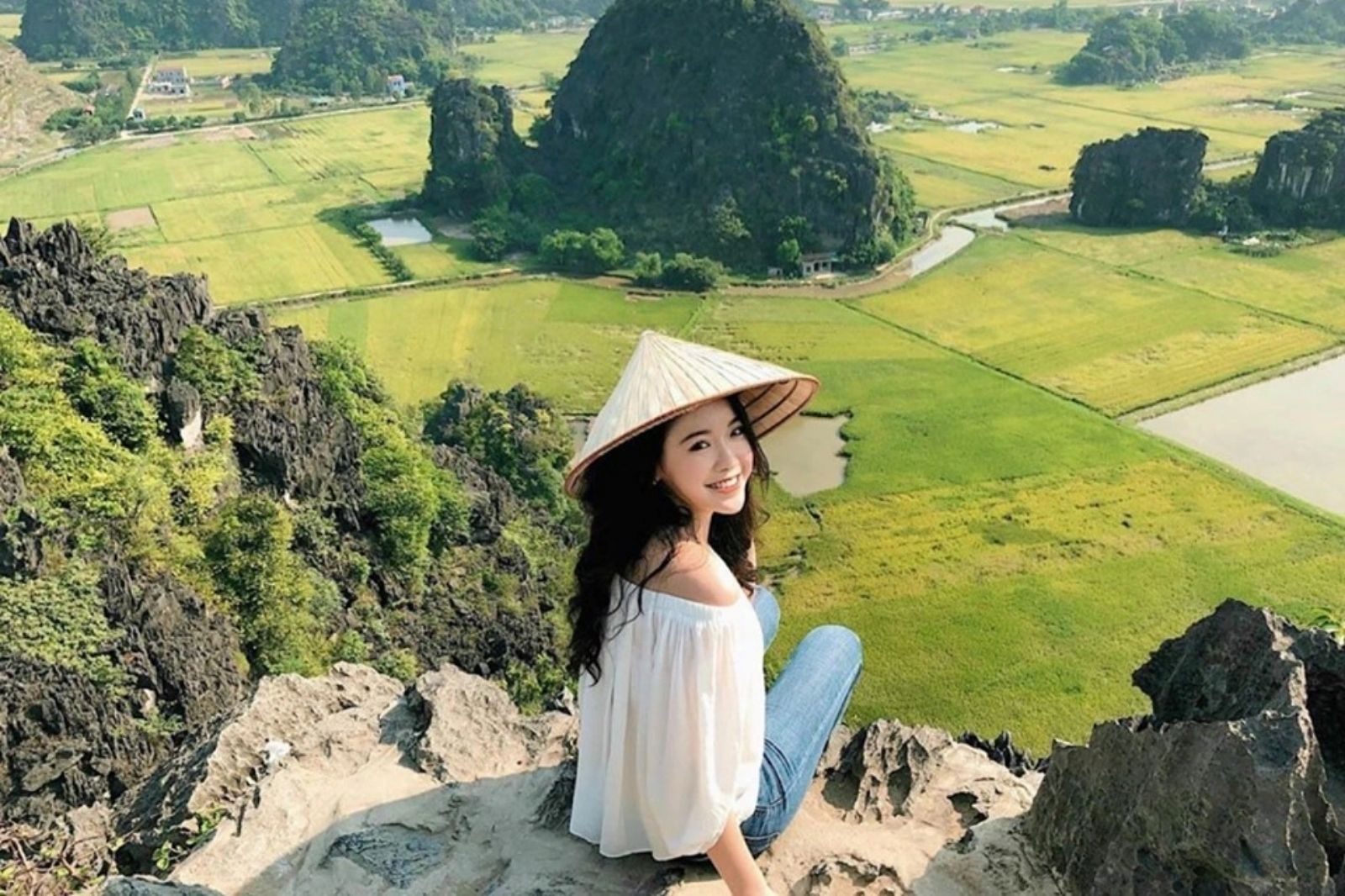 Hang Múa nổi tiếng với những bức ảnh của du khách trên mạng xã hội