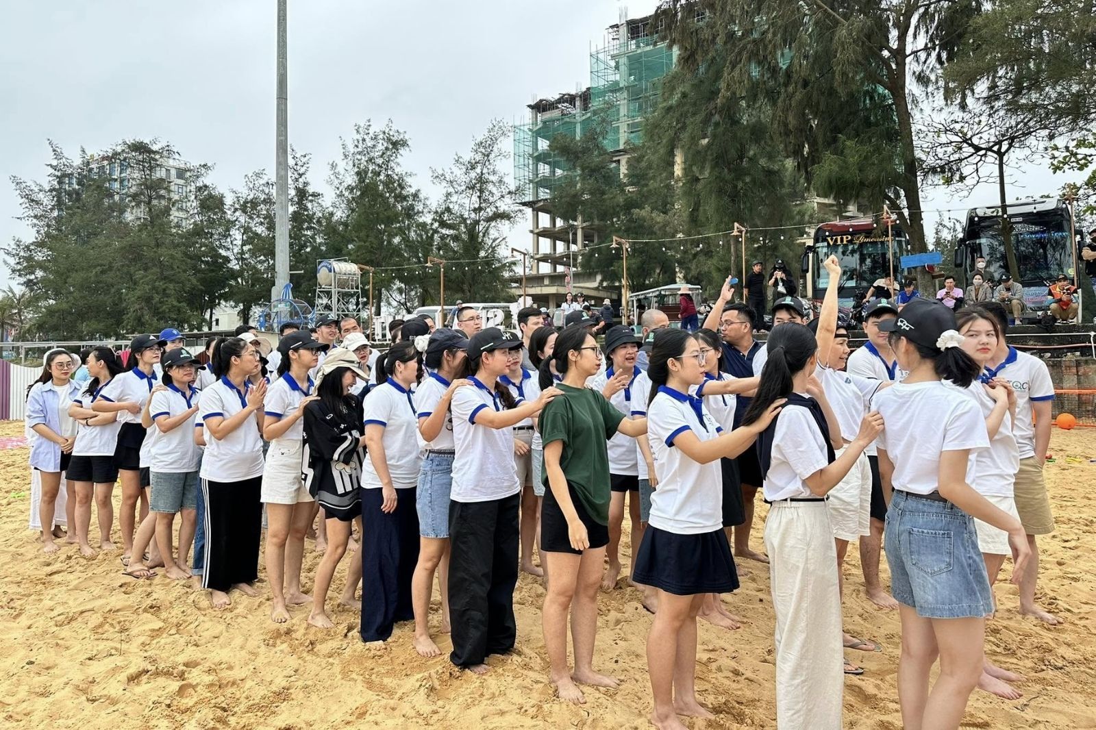 Bãi biển rộng rất thích hợp cho các trò chơi đội nhóm