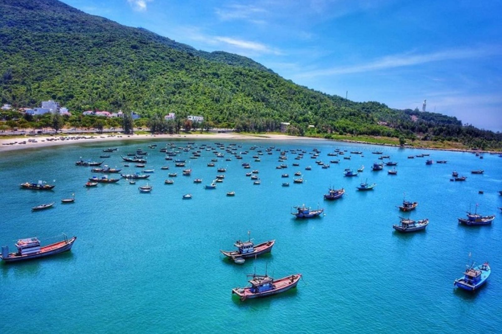 Bãi Bụt gần chùa Linh Ứng Sơn Trà 