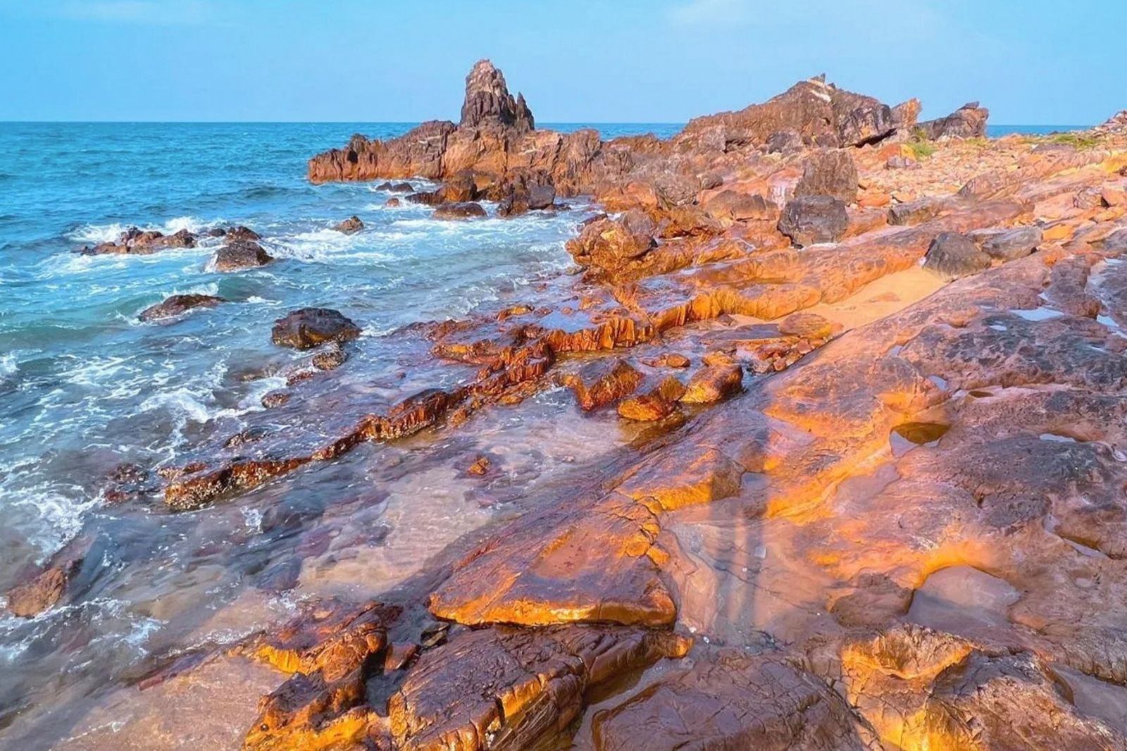 Bãi Đá Nhảy là một địa điểm du khách nên ghé